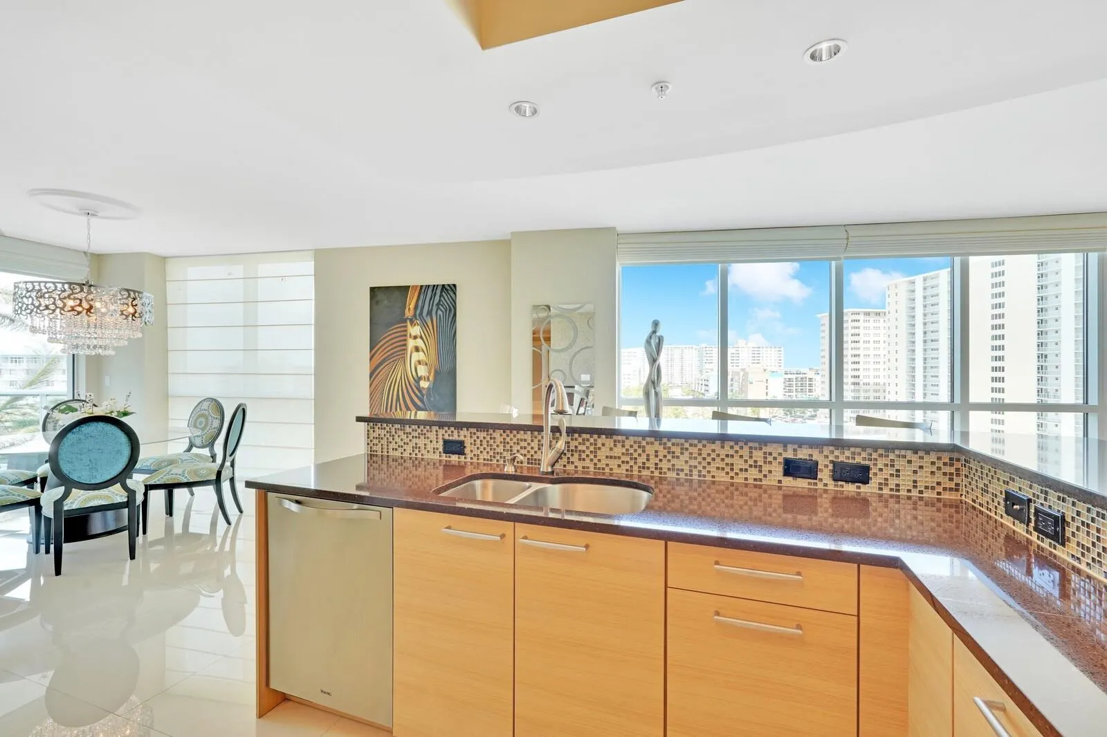 1 N Ocean Blvd, #607
