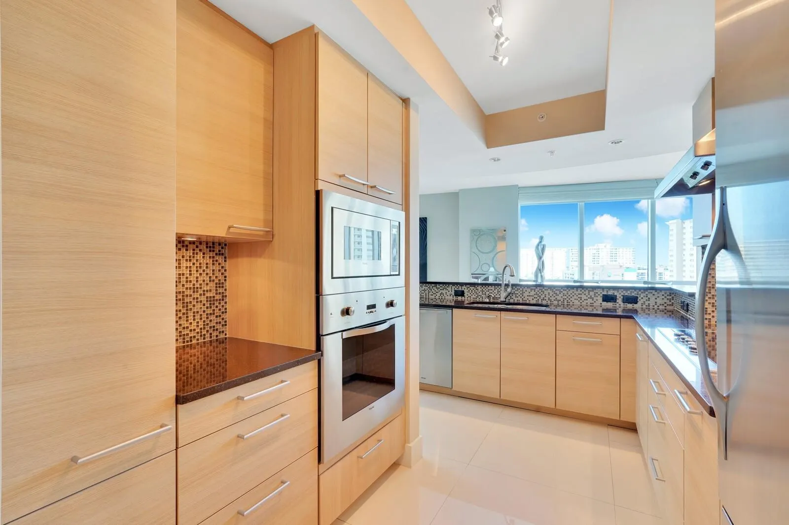 1 N Ocean Blvd, #607