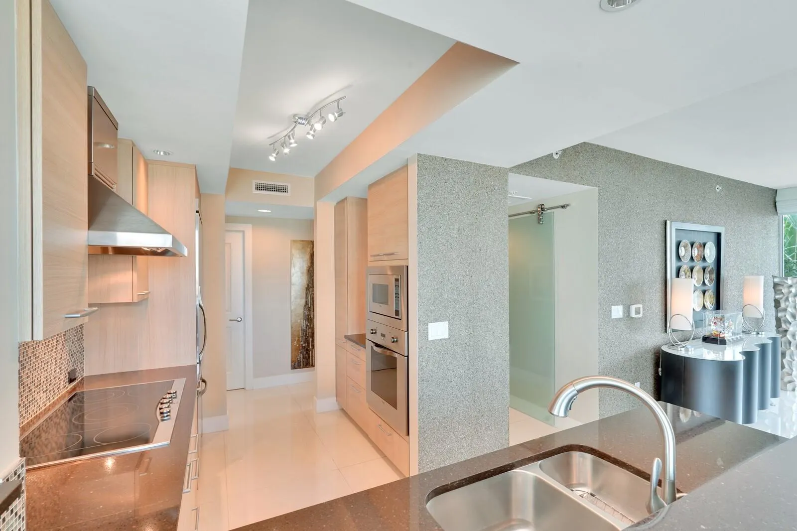 1 N Ocean Blvd, #607