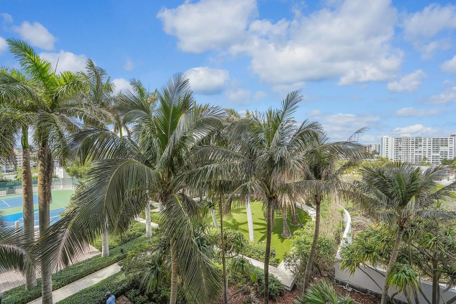 1 N Ocean Blvd, #607