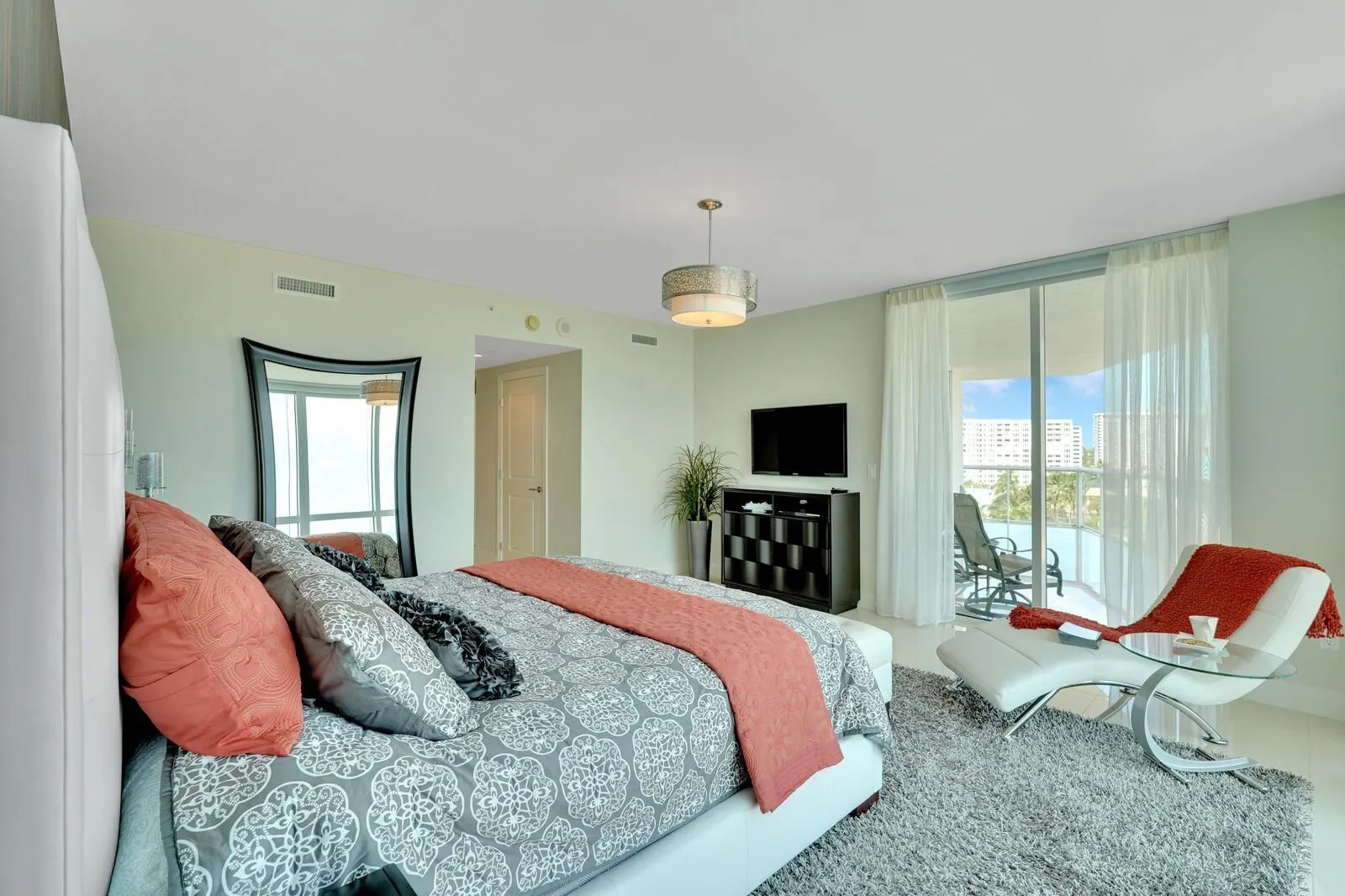 1 N Ocean Blvd, #607