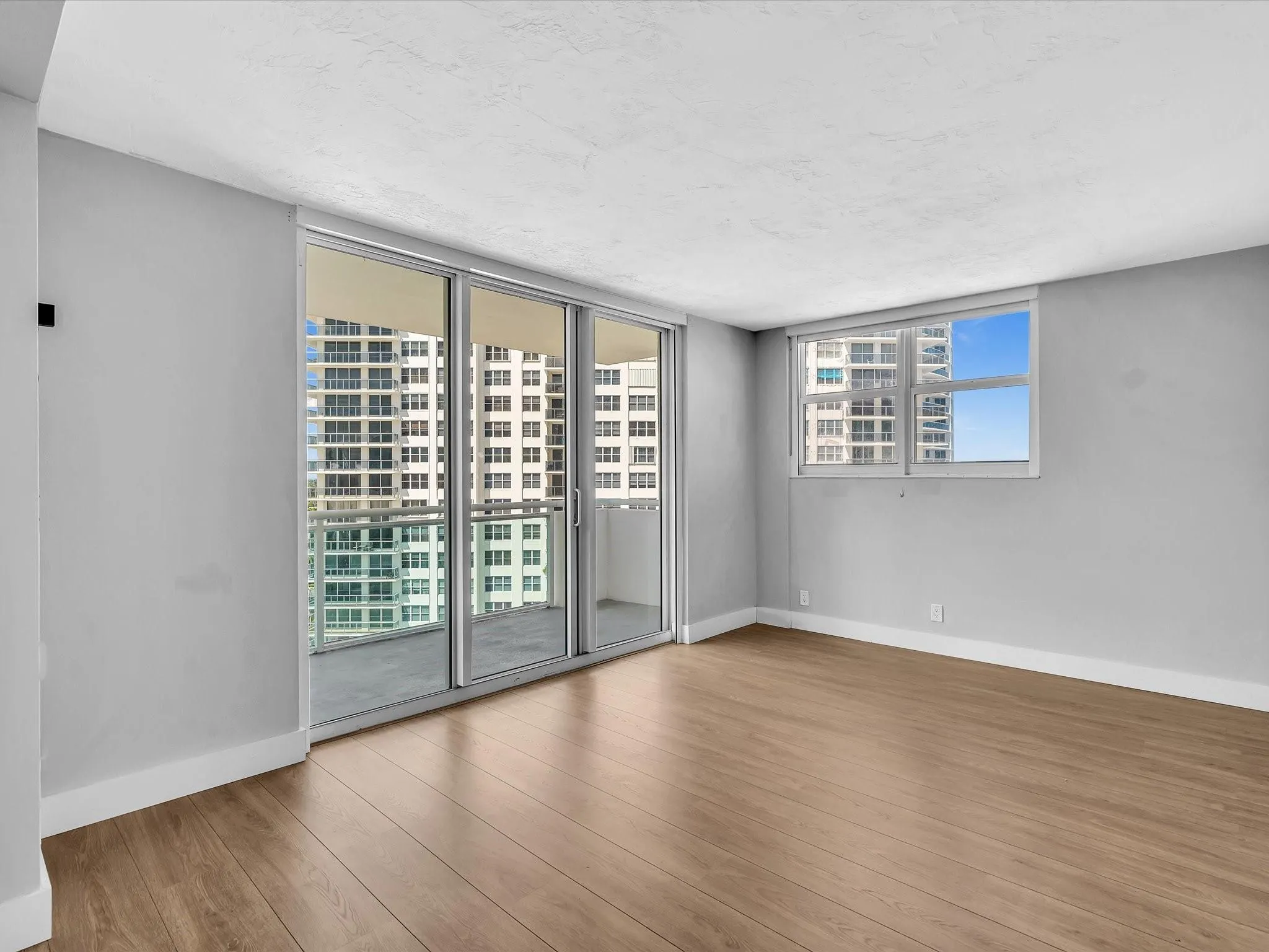 3001 S Ocean Dr, #943