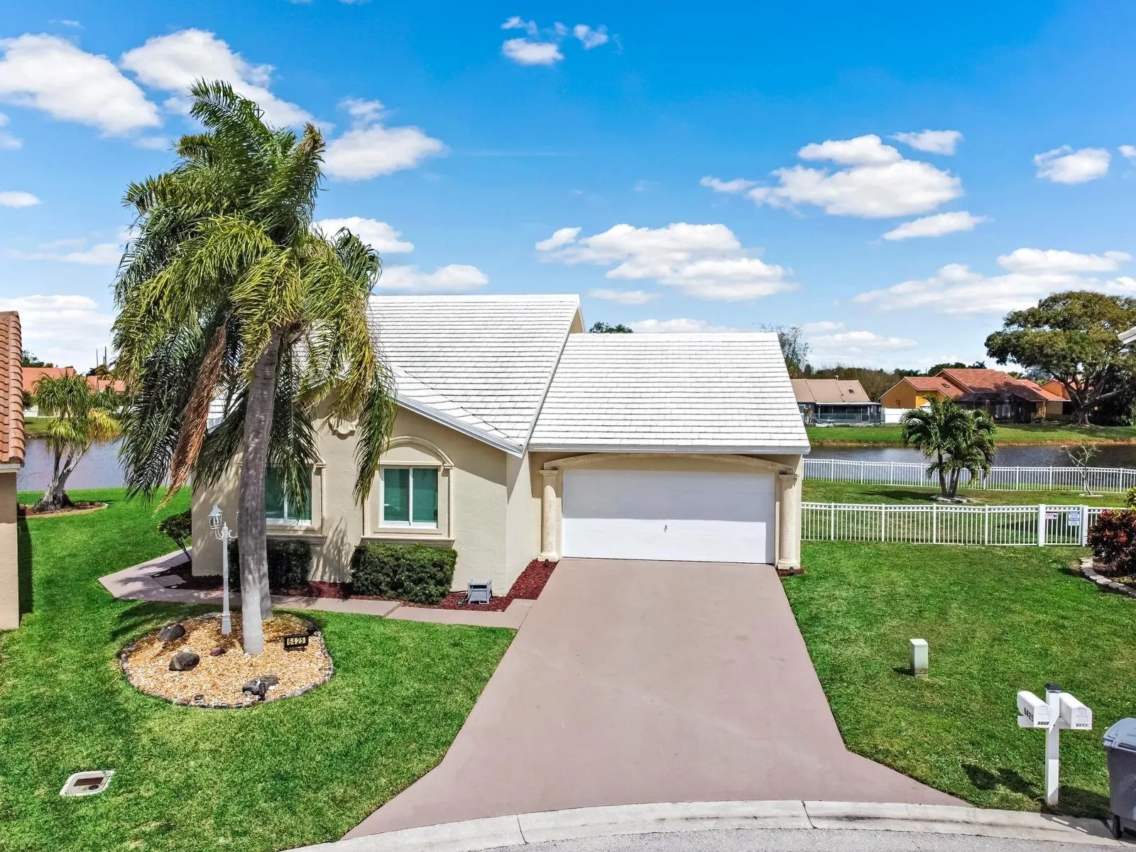 6425 N 96th Pl