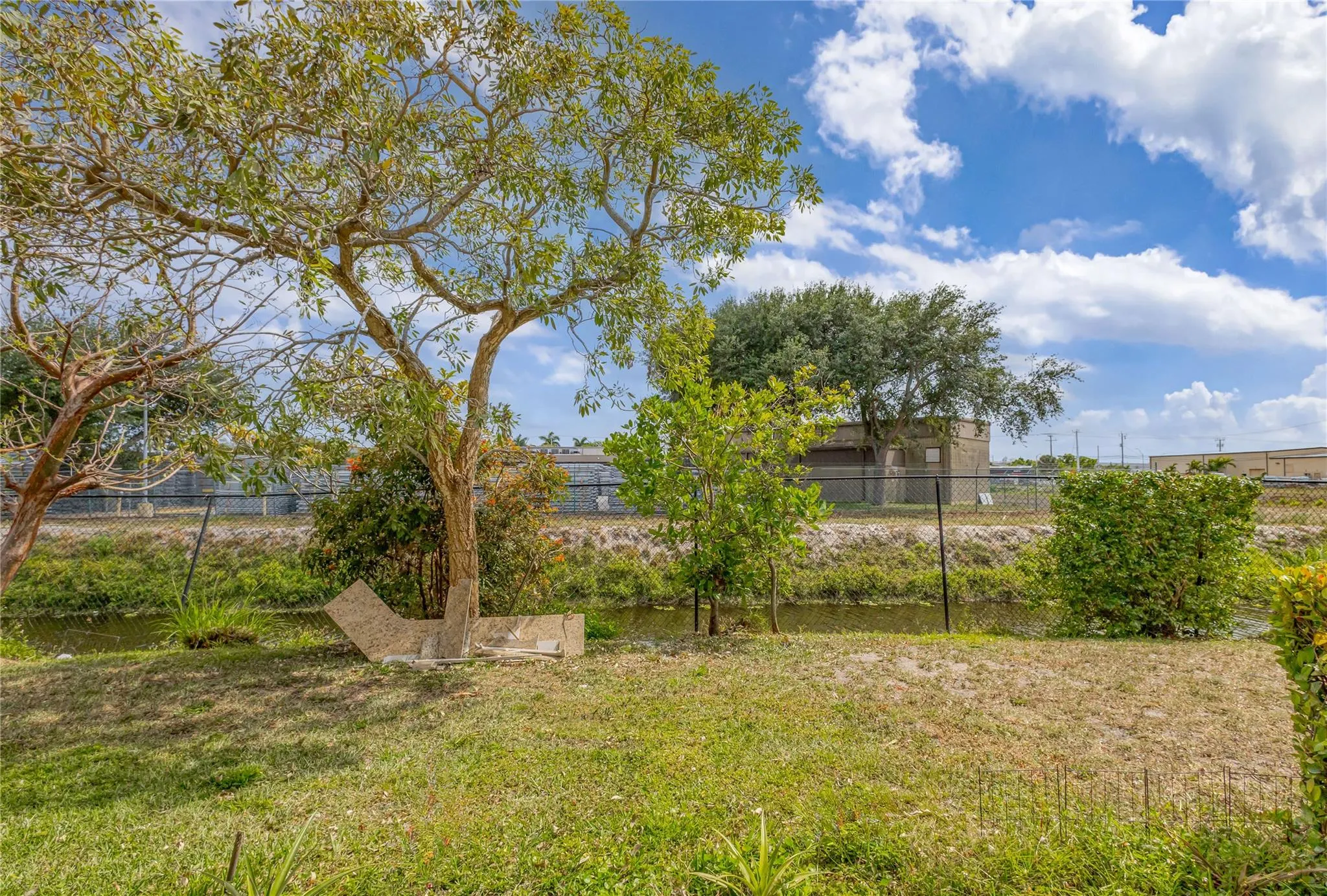 2037 Nassau Dr