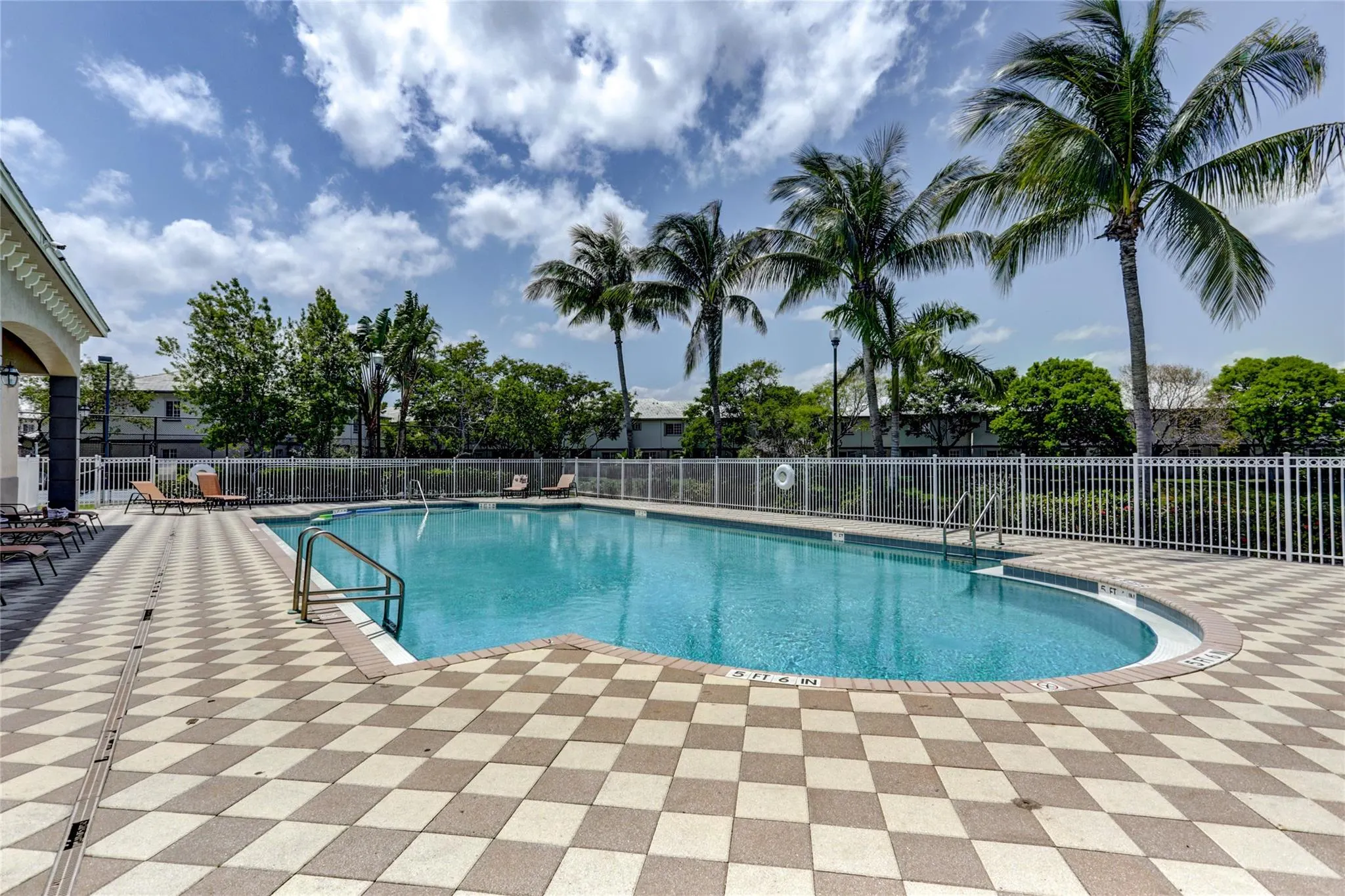 2037 Nassau Dr