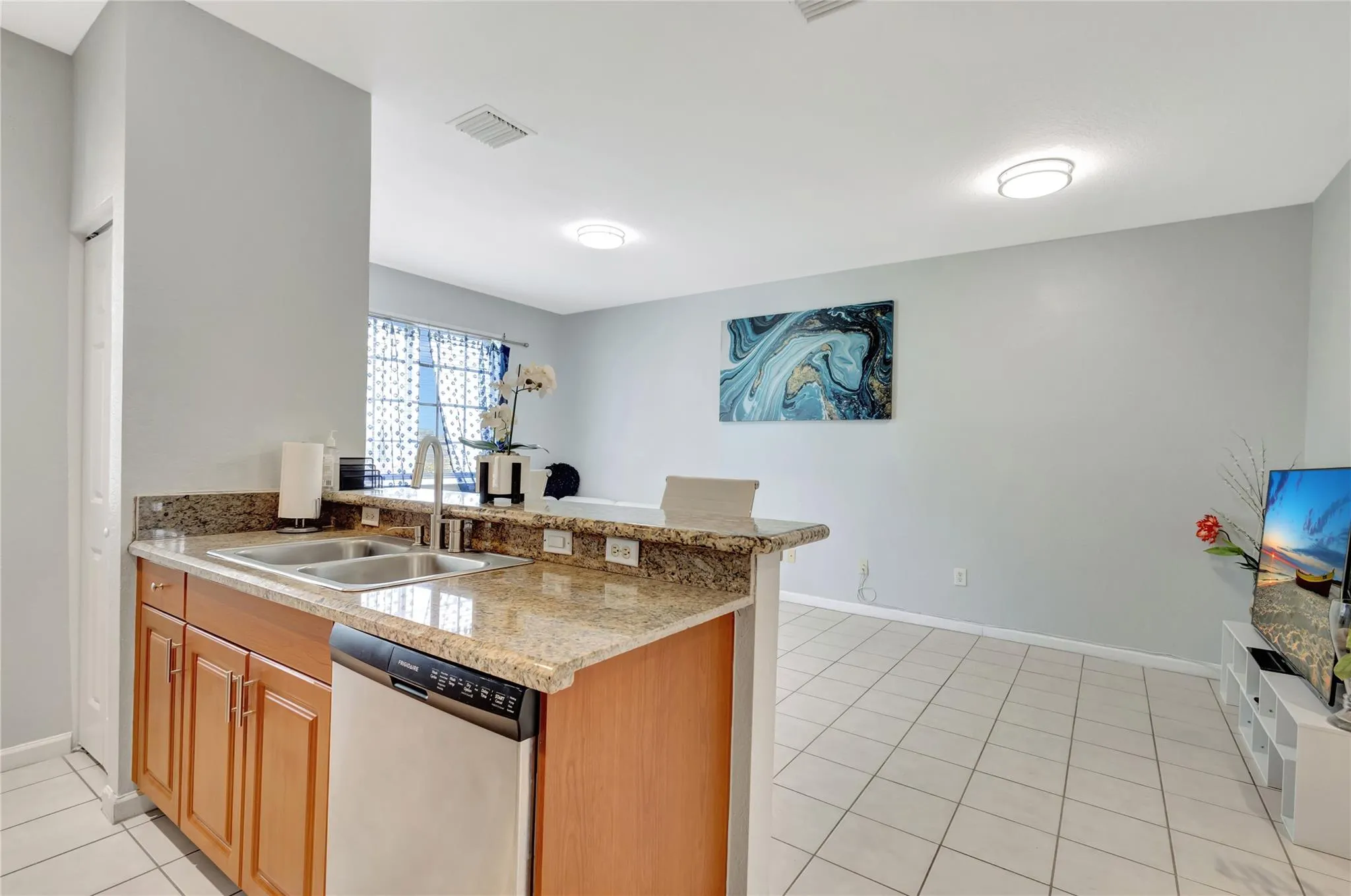 2037 Nassau Dr