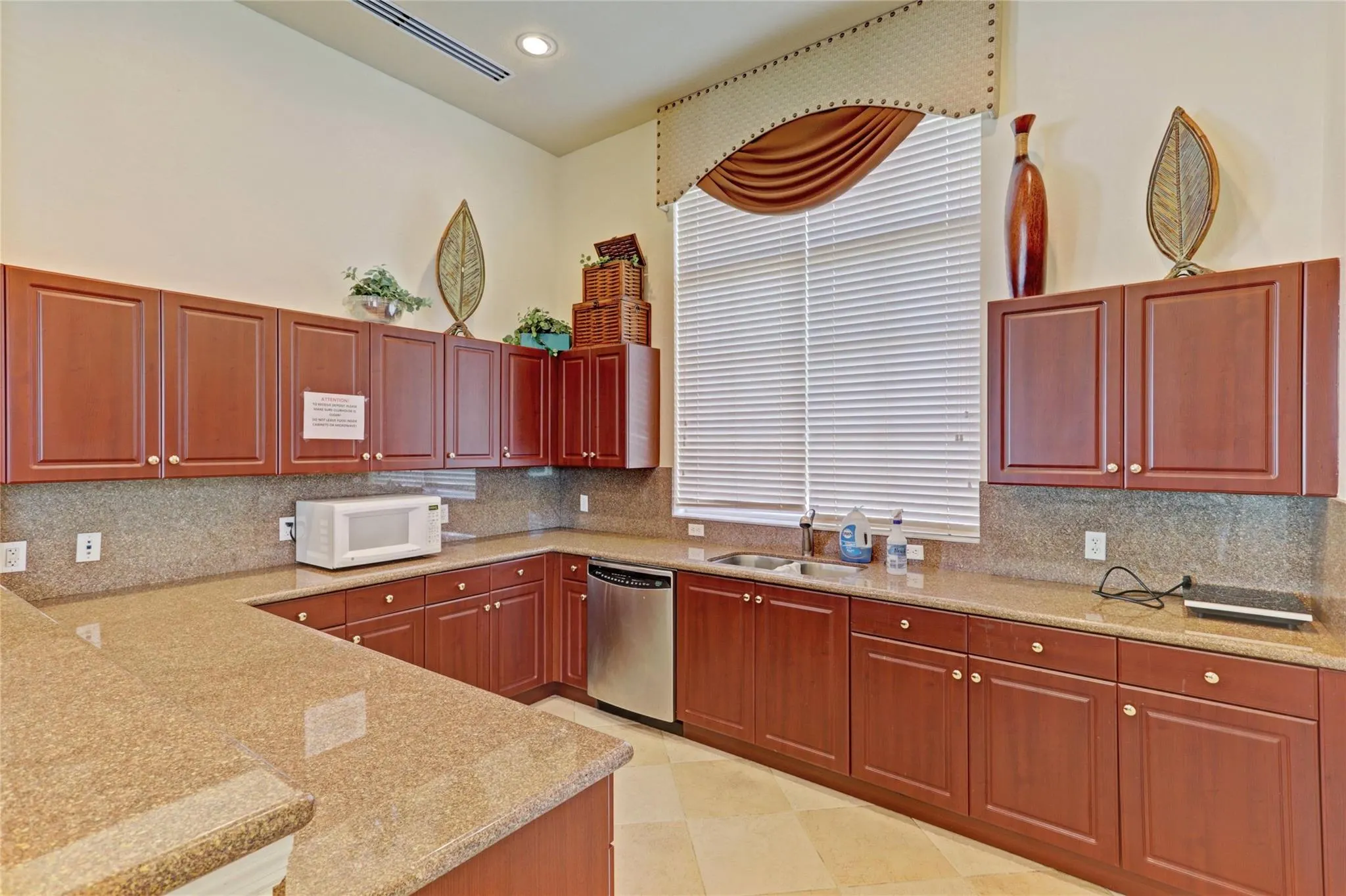 2037 Nassau Dr