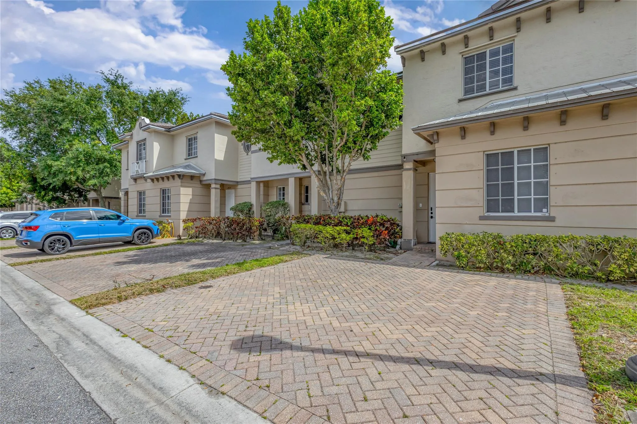 2037 Nassau Dr