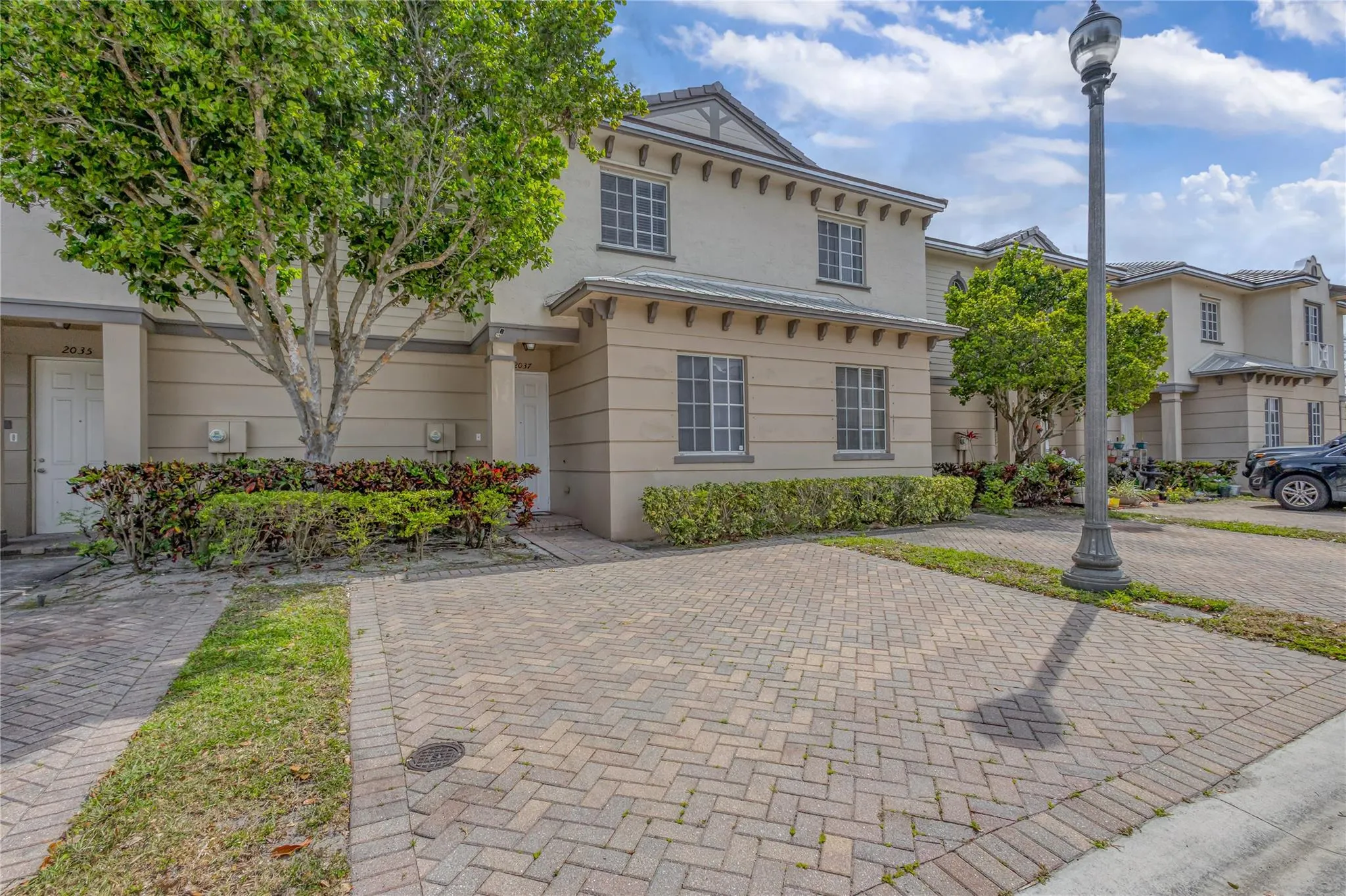 2037 Nassau Dr