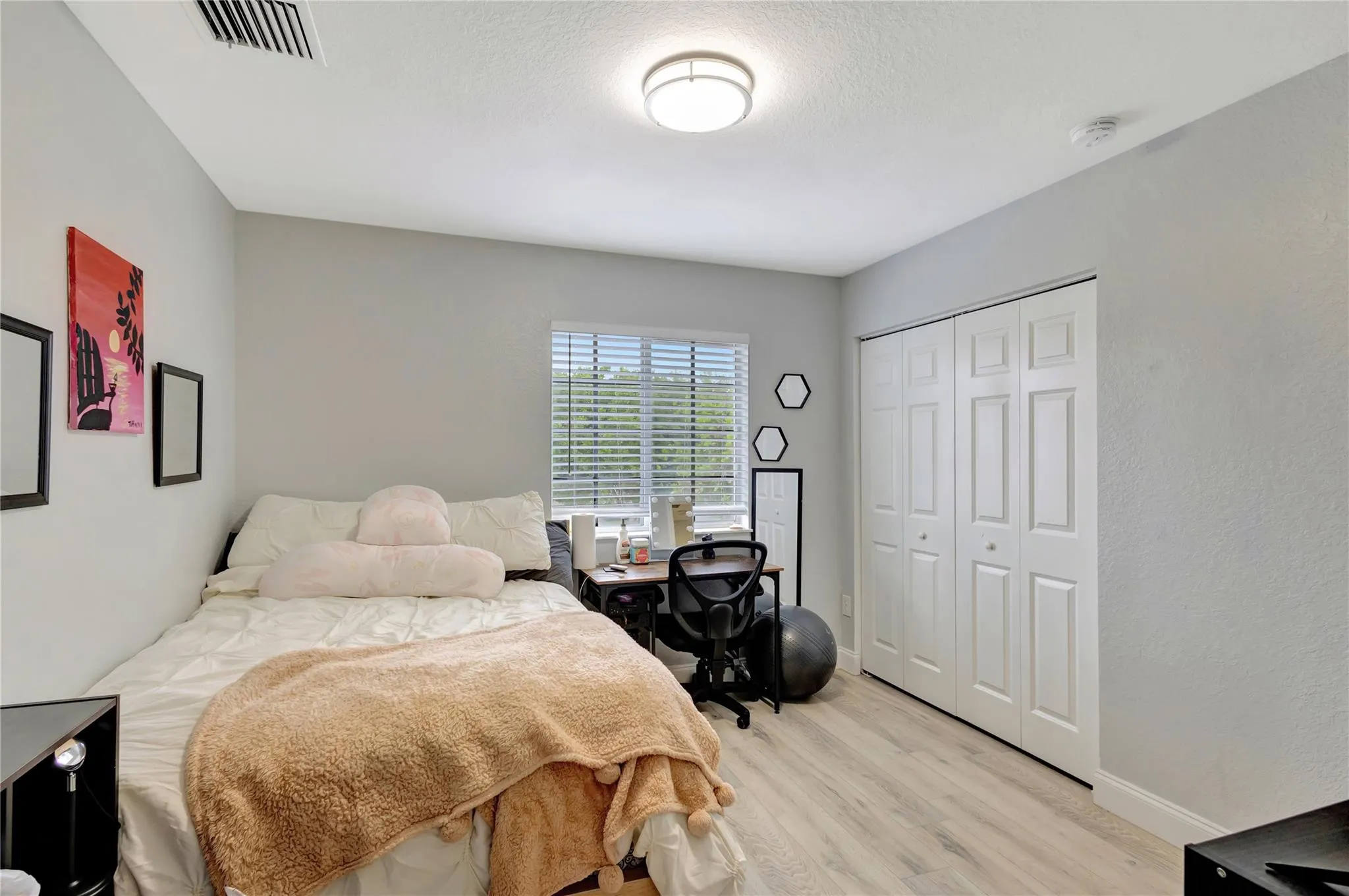 2037 Nassau Dr