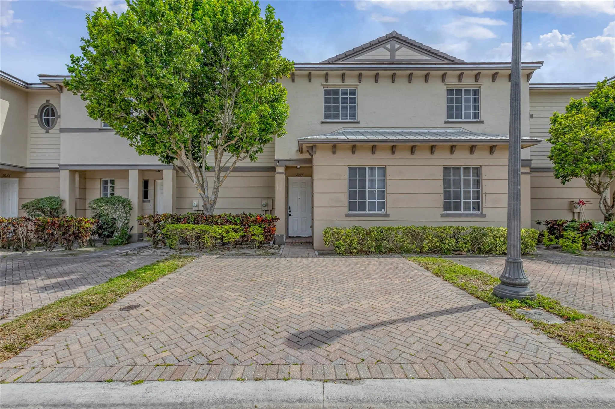 2037 Nassau Dr