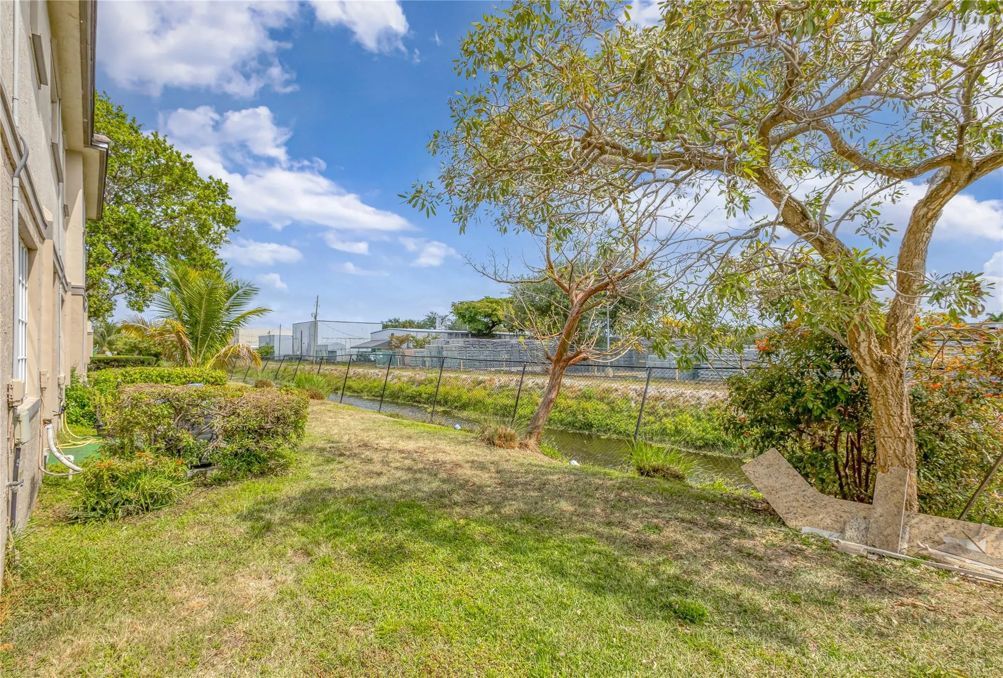 2037 Nassau Dr