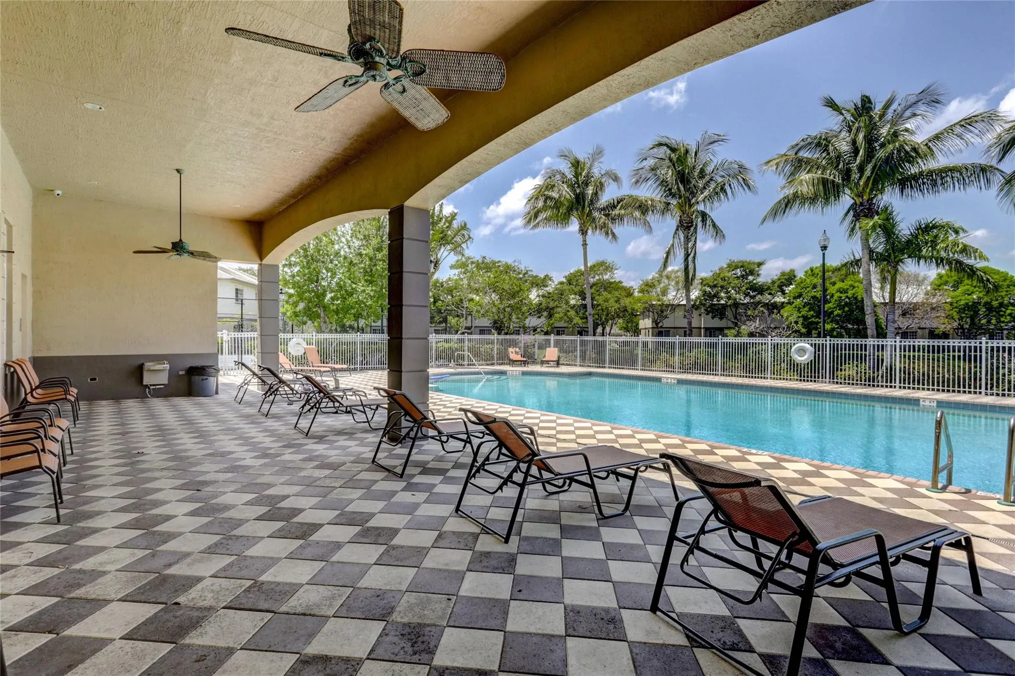 2037 Nassau Dr