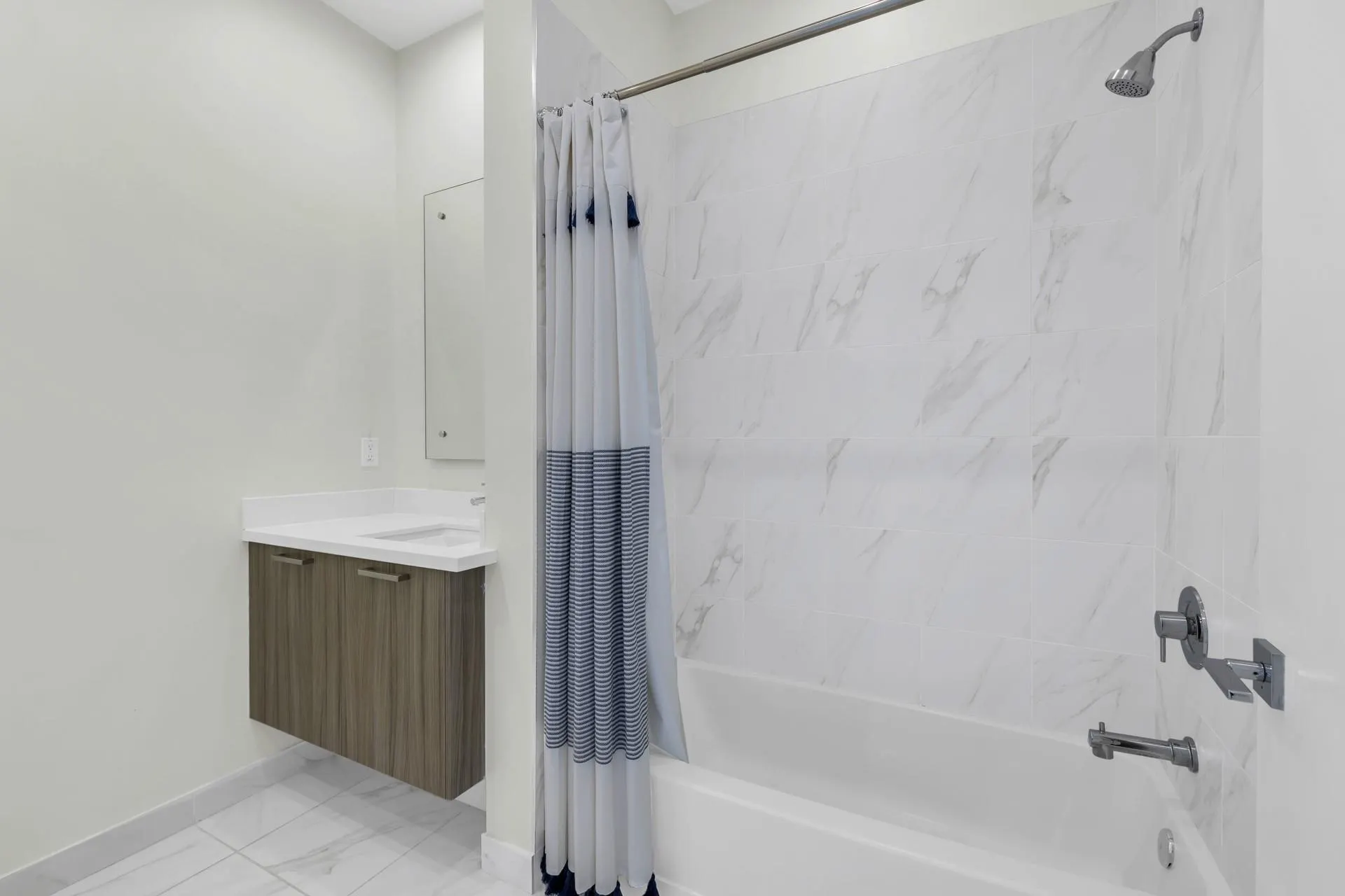 1025 NE 18th Ave, #103