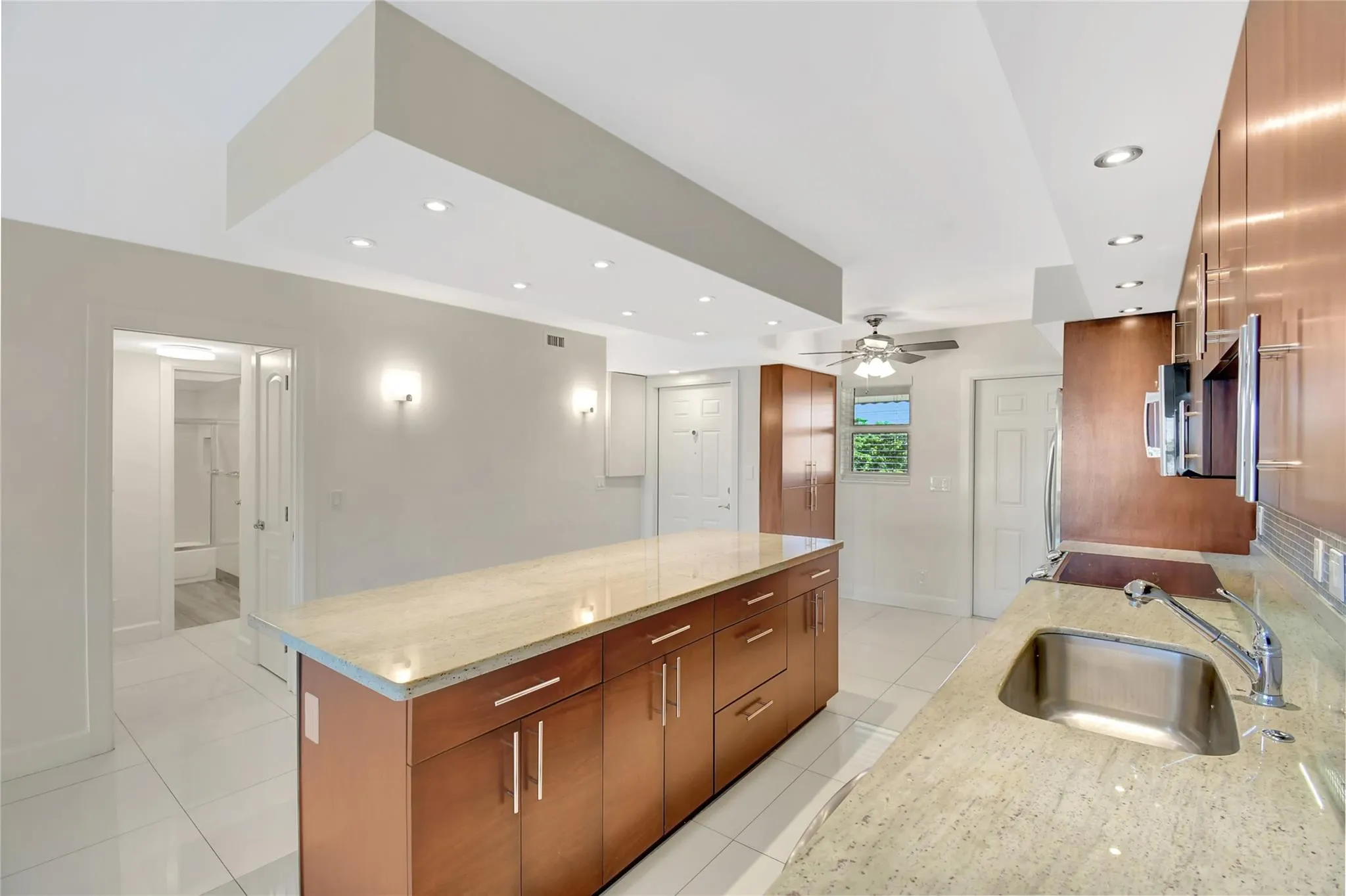 3121 NE 51st St, #404E