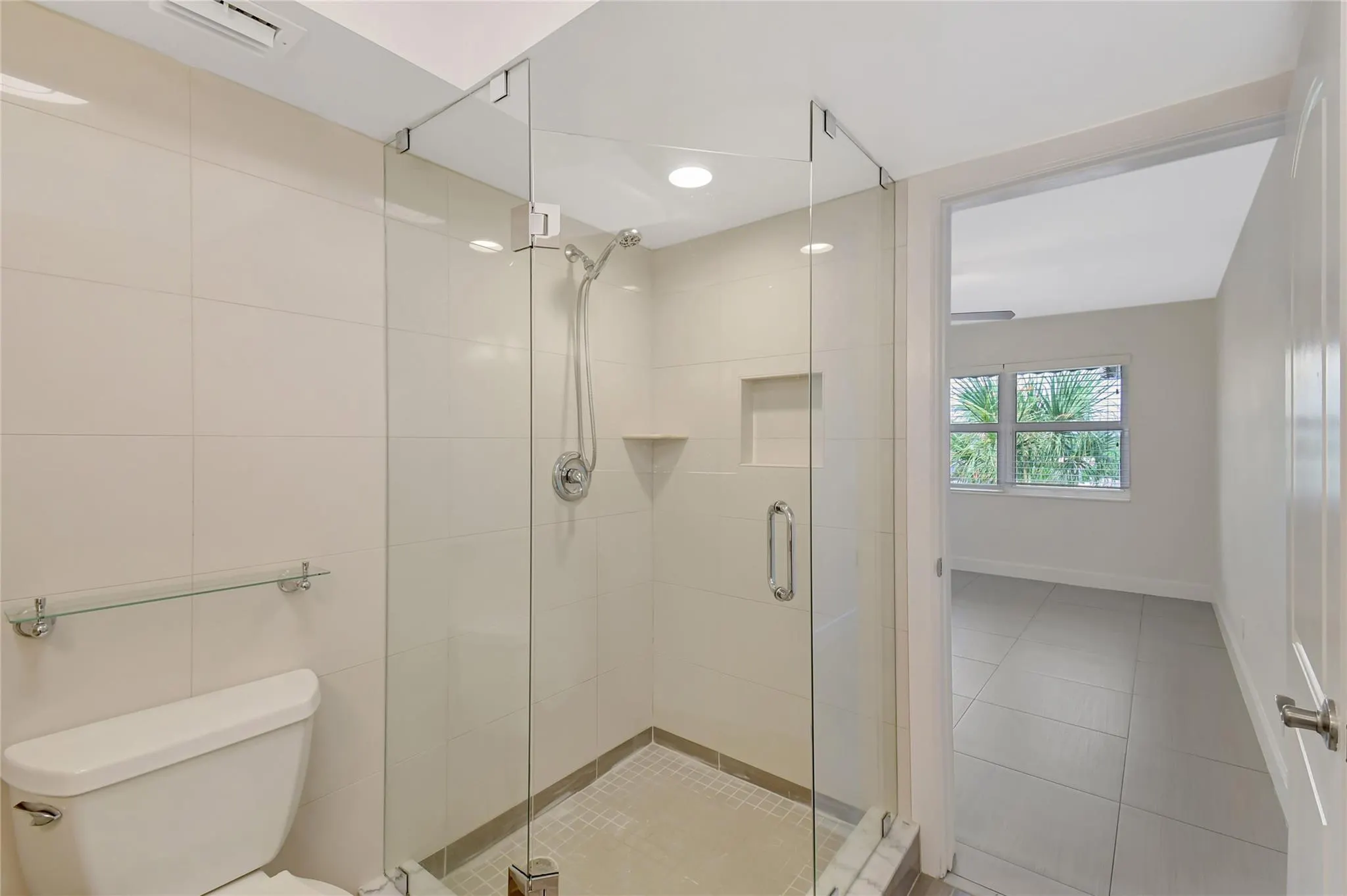 3121 NE 51st St, #404E