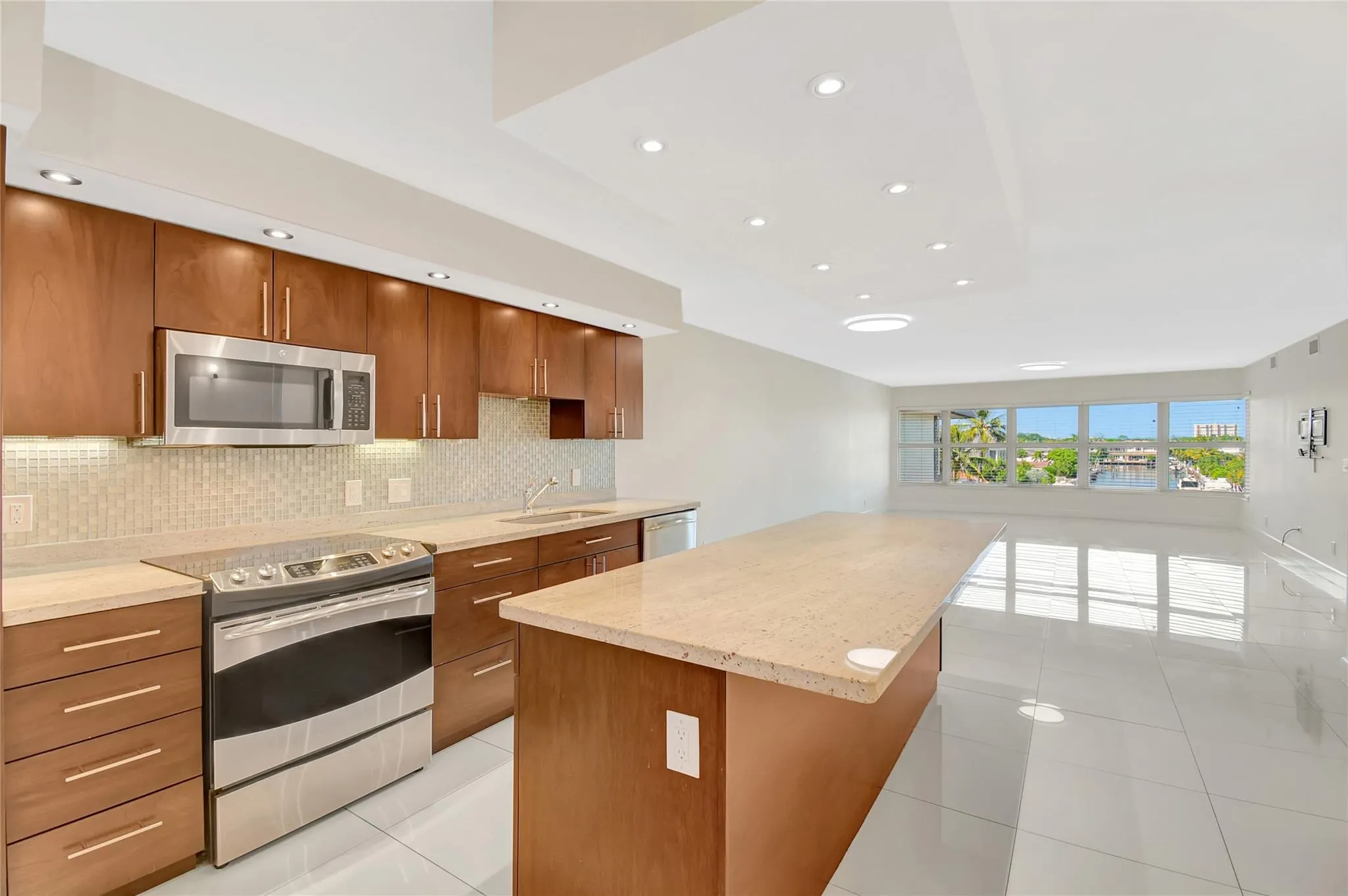 3121 NE 51st St, #404E
