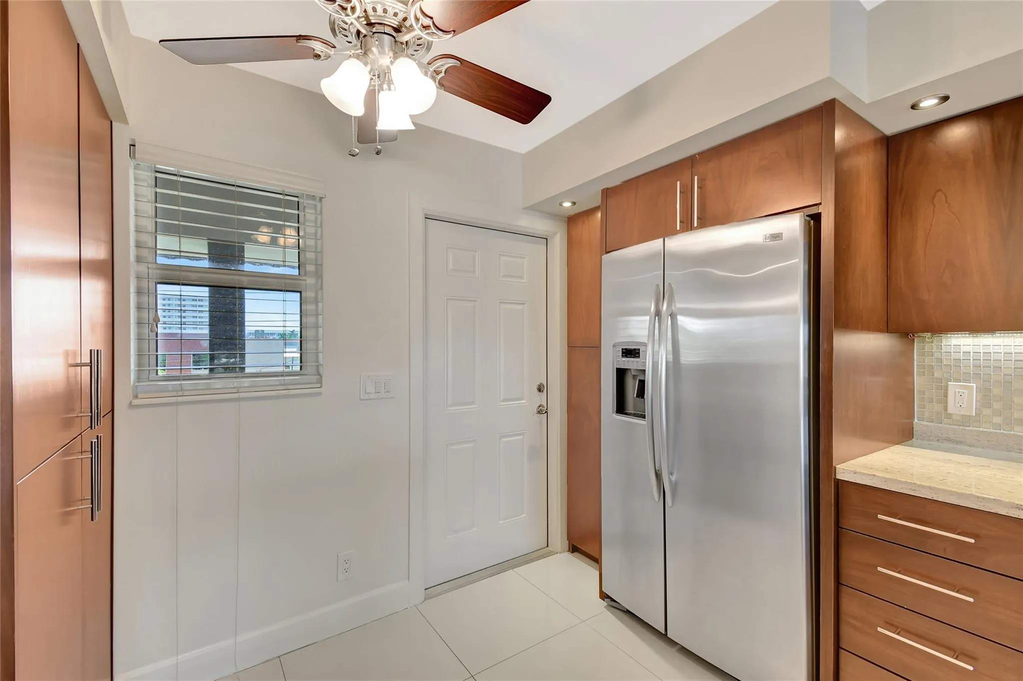 3121 NE 51st St, #404E