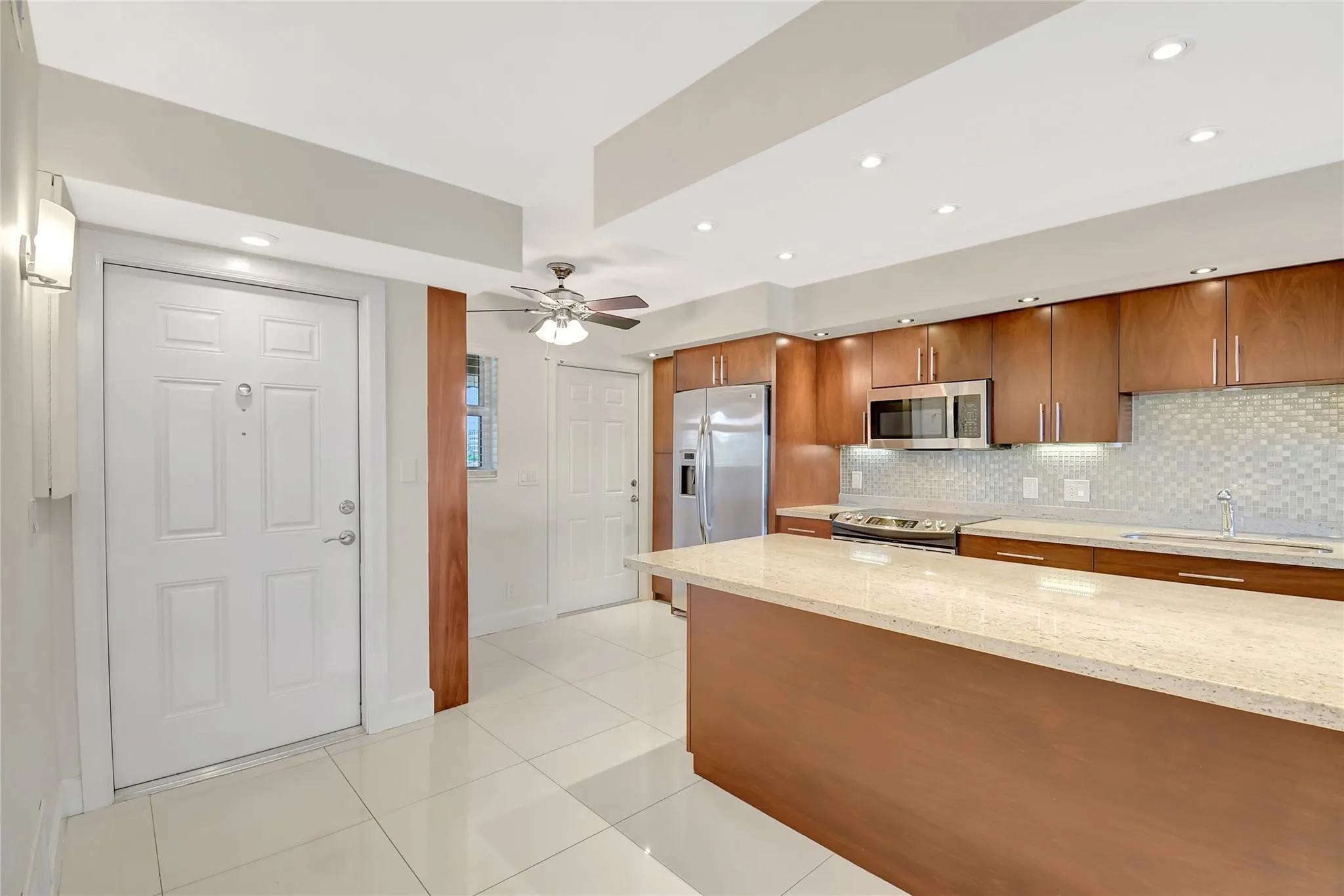3121 NE 51st St, #404E