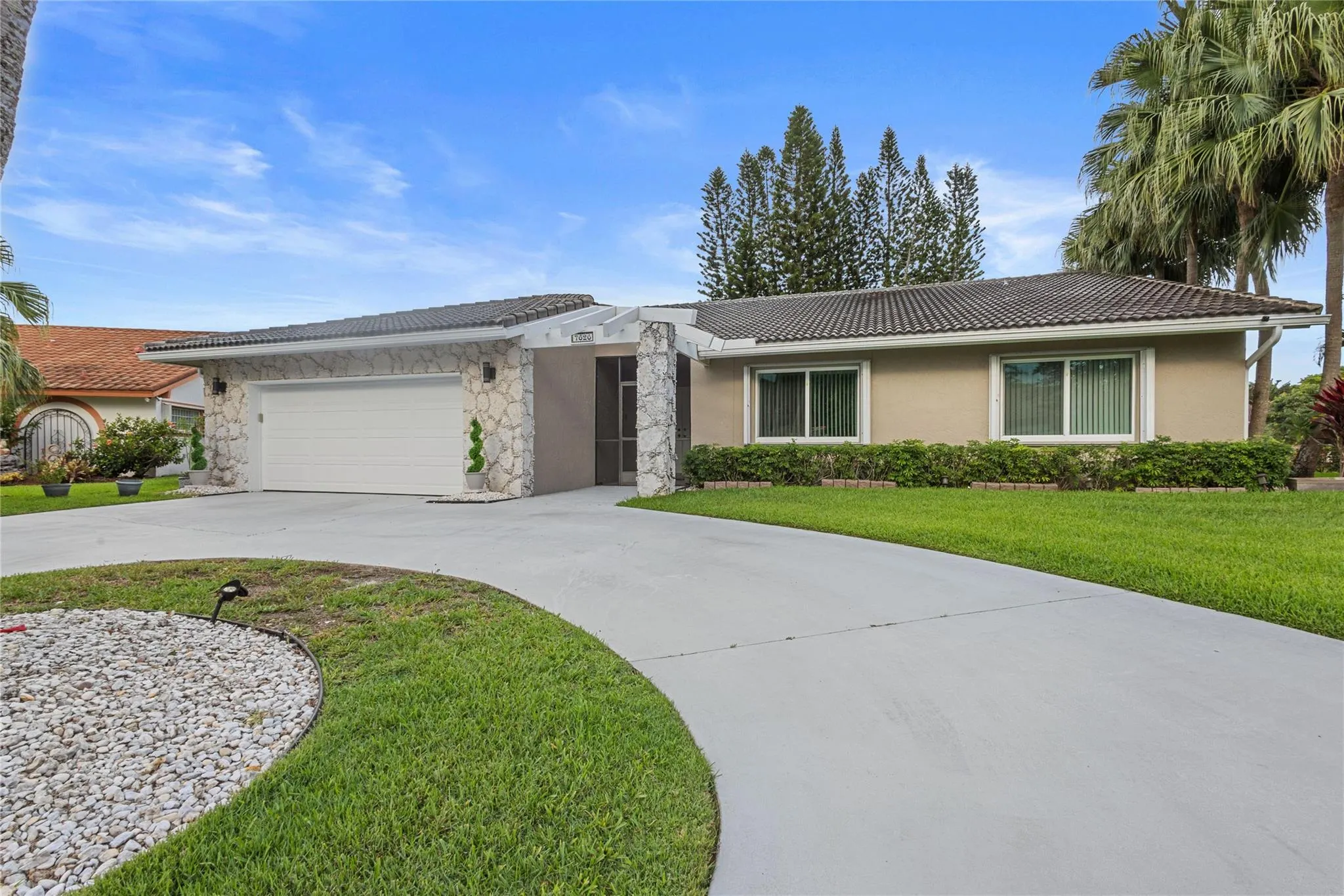 7626 NW 87th Ave