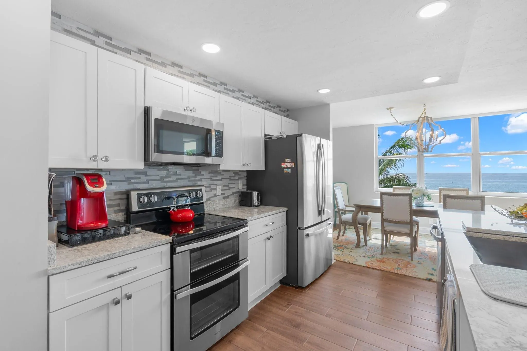 1147 Hillsboro Mile, #214