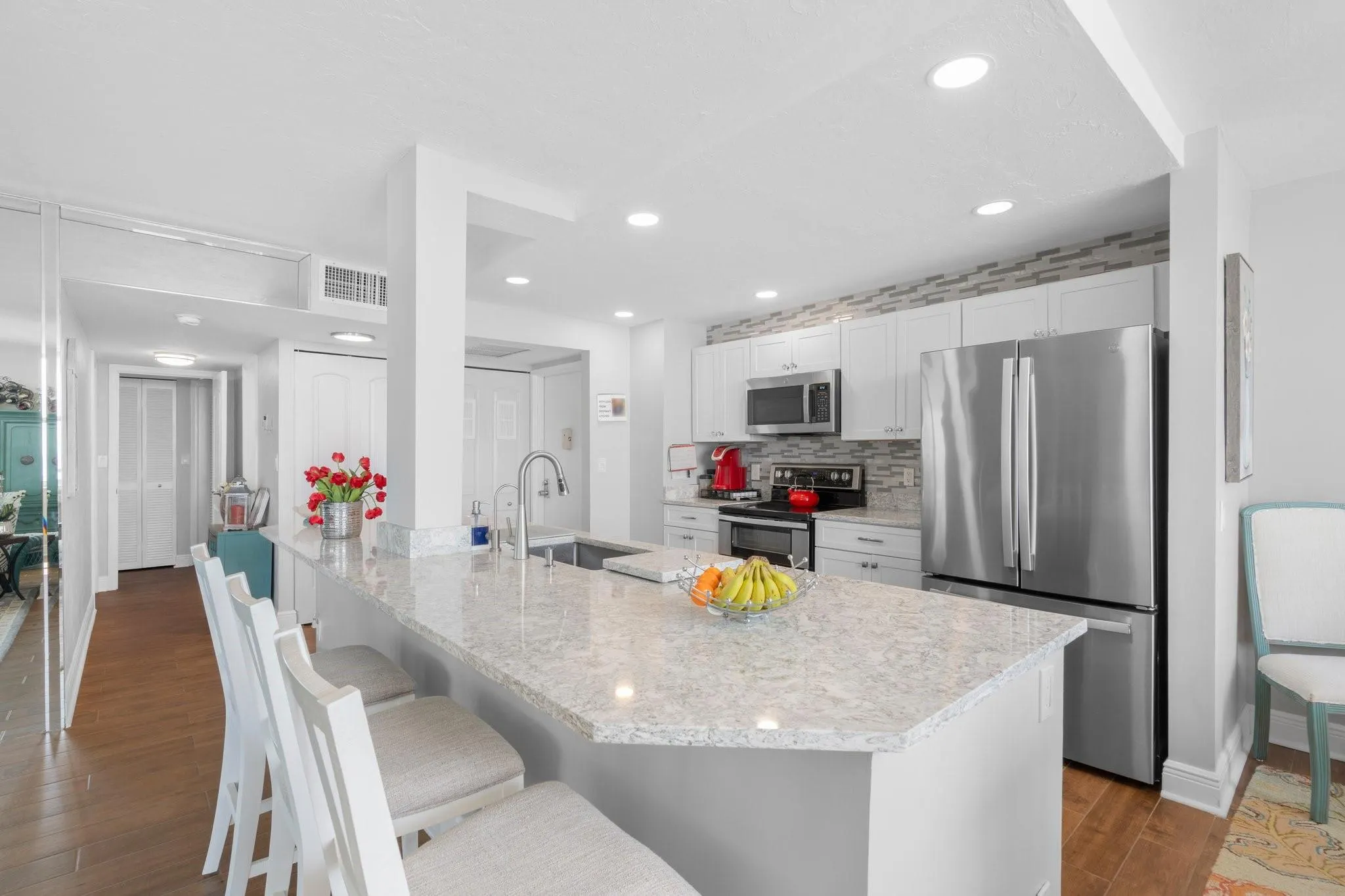 1147 Hillsboro Mile, #214