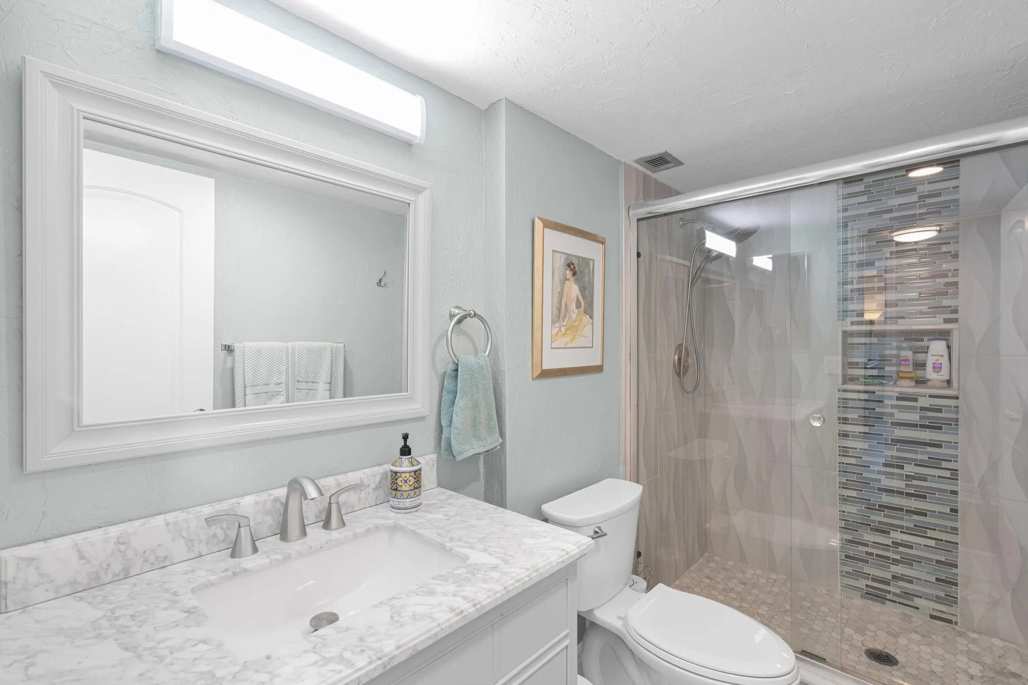 1147 Hillsboro Mile, #214