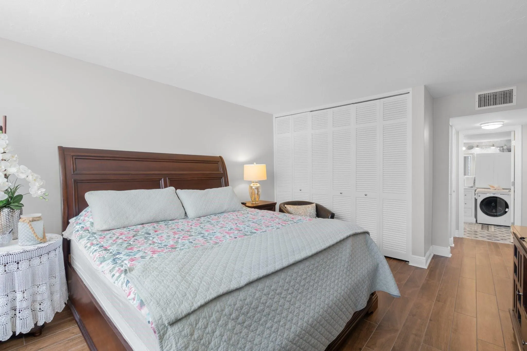 1147 Hillsboro Mile, #214