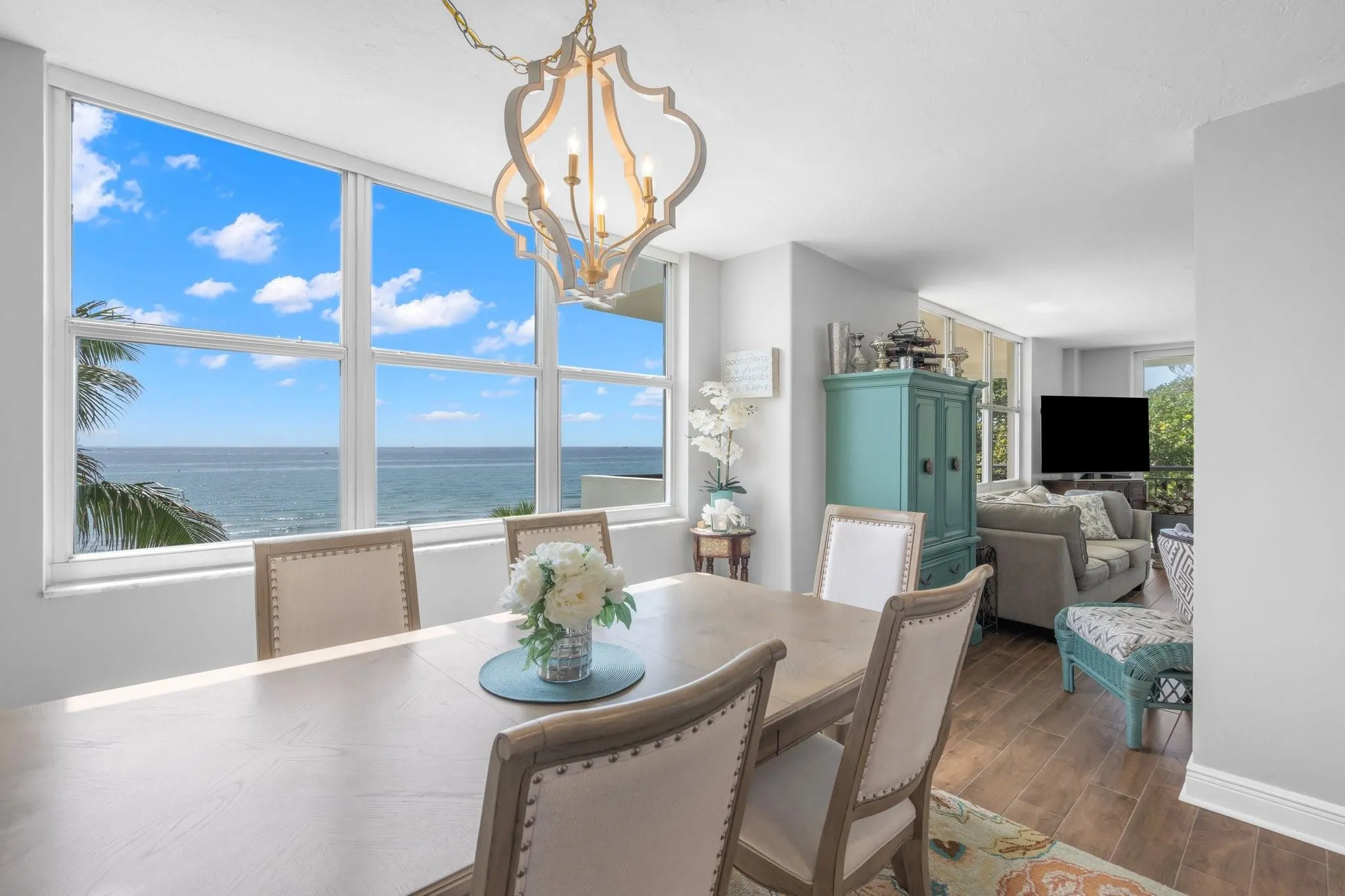1147 Hillsboro Mile, #214