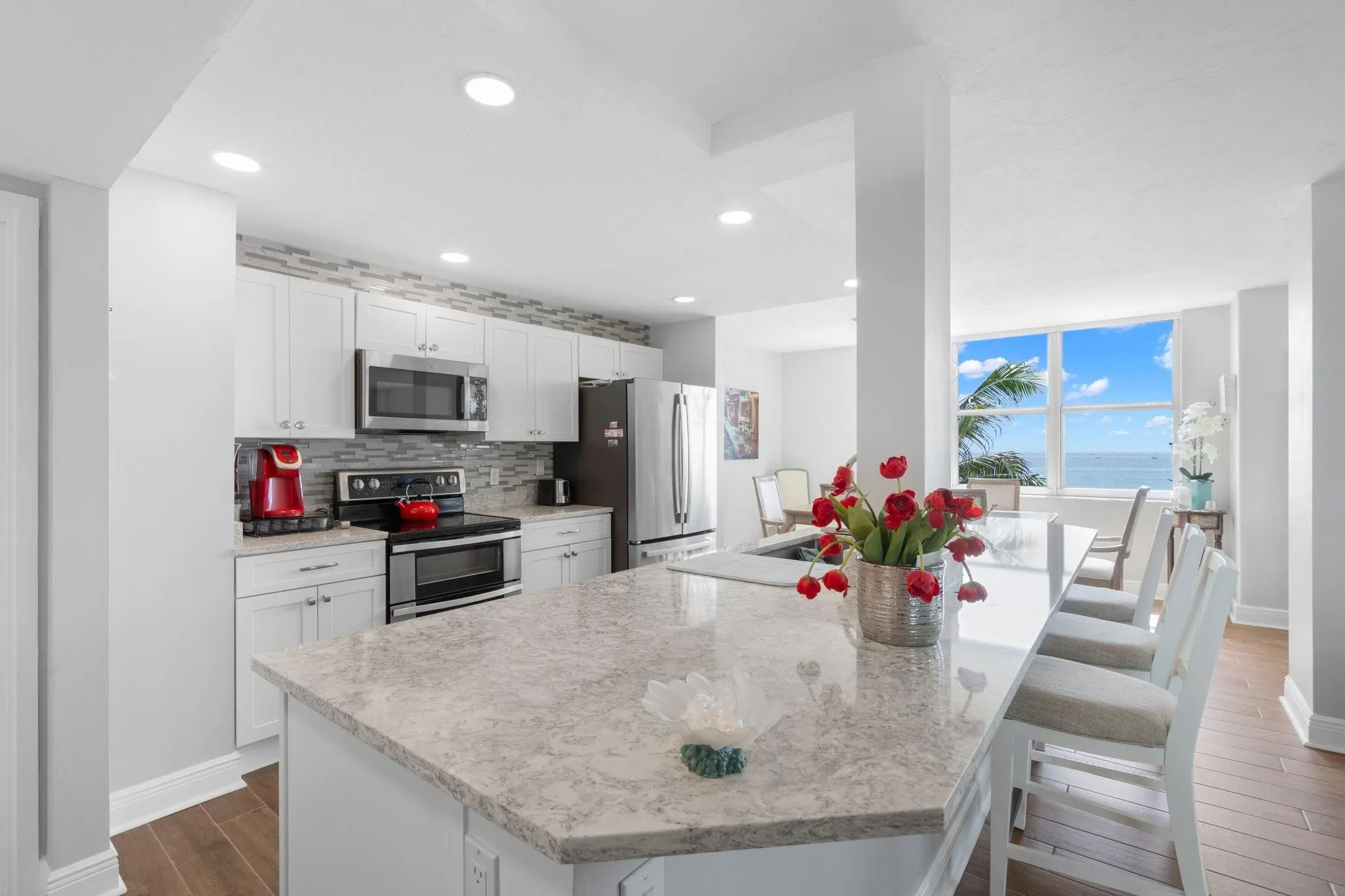 1147 Hillsboro Mile, #214