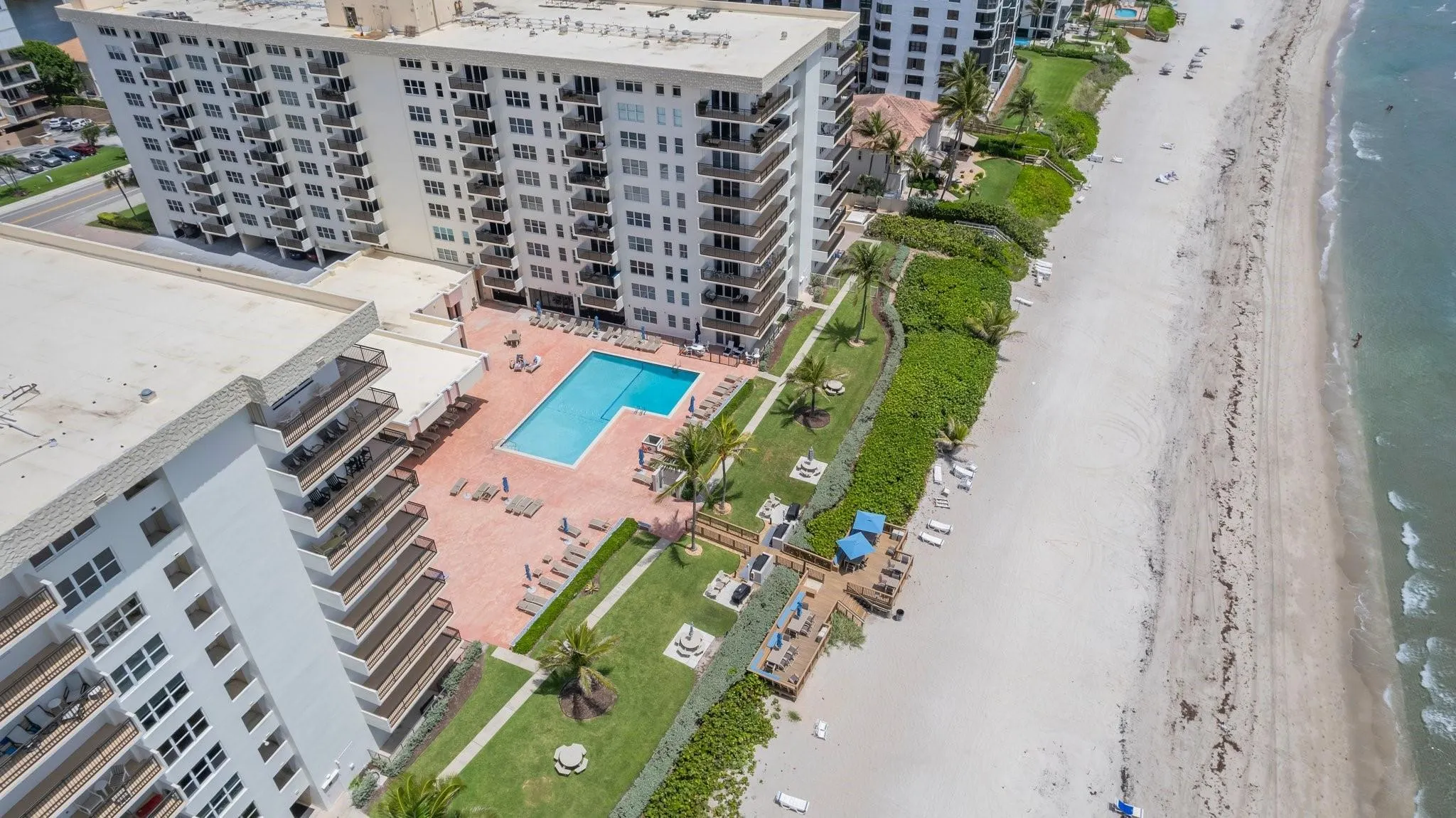 1147 Hillsboro Mile, #214