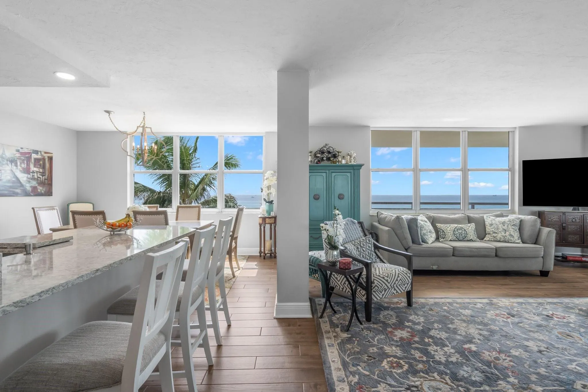 1147 Hillsboro Mile, #214