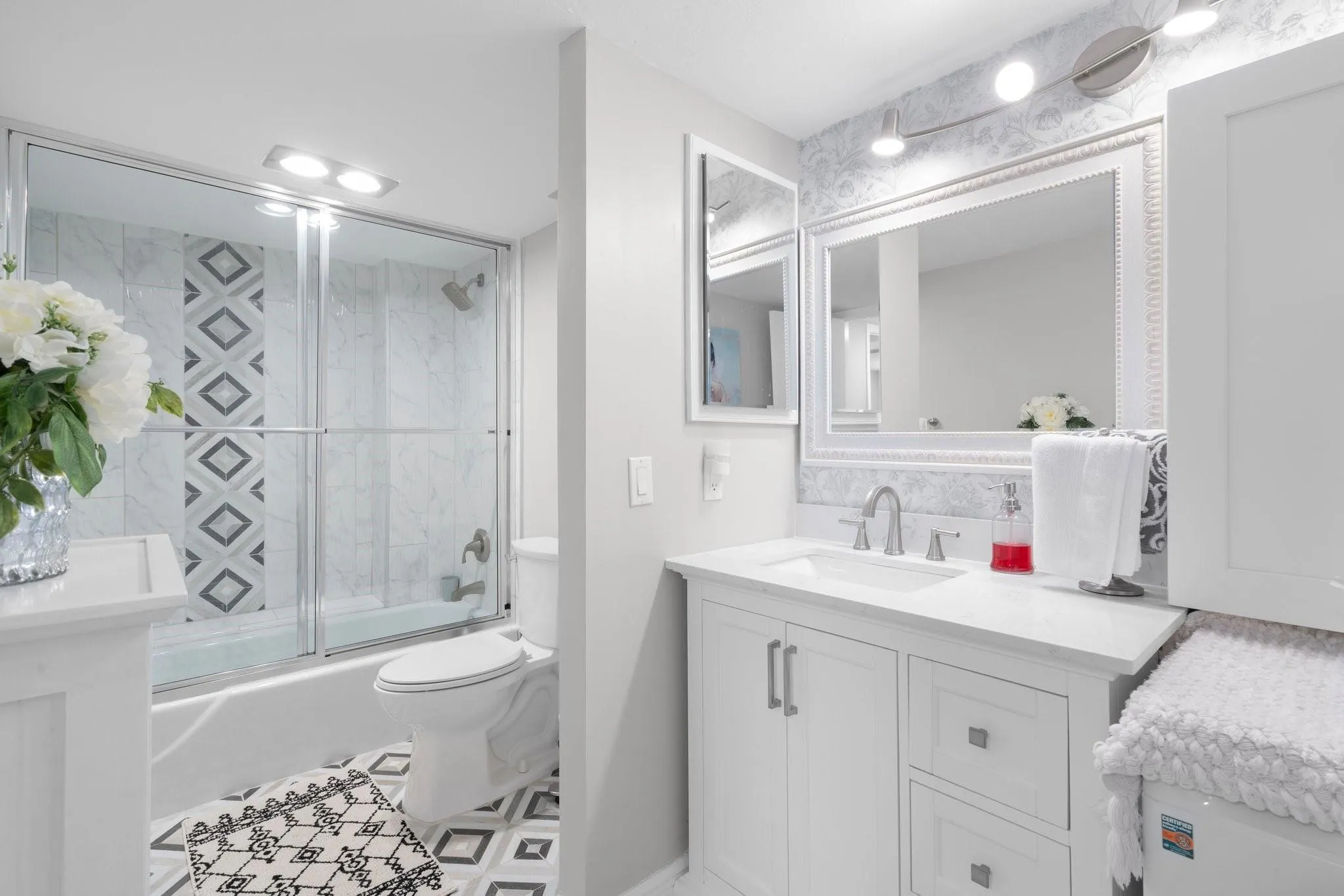 1147 Hillsboro Mile, #214