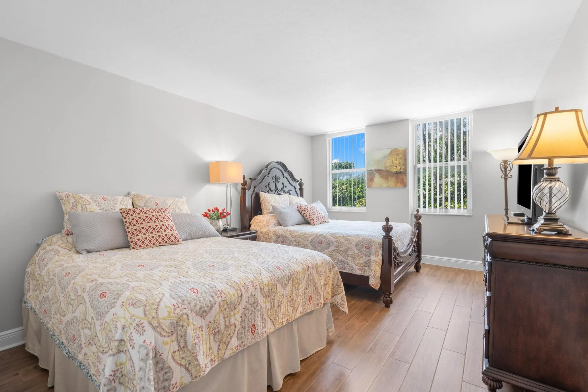 1147 Hillsboro Mile, #214