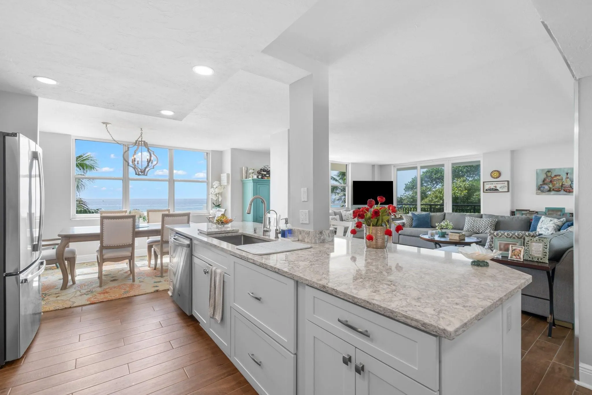 1147 Hillsboro Mile, #214