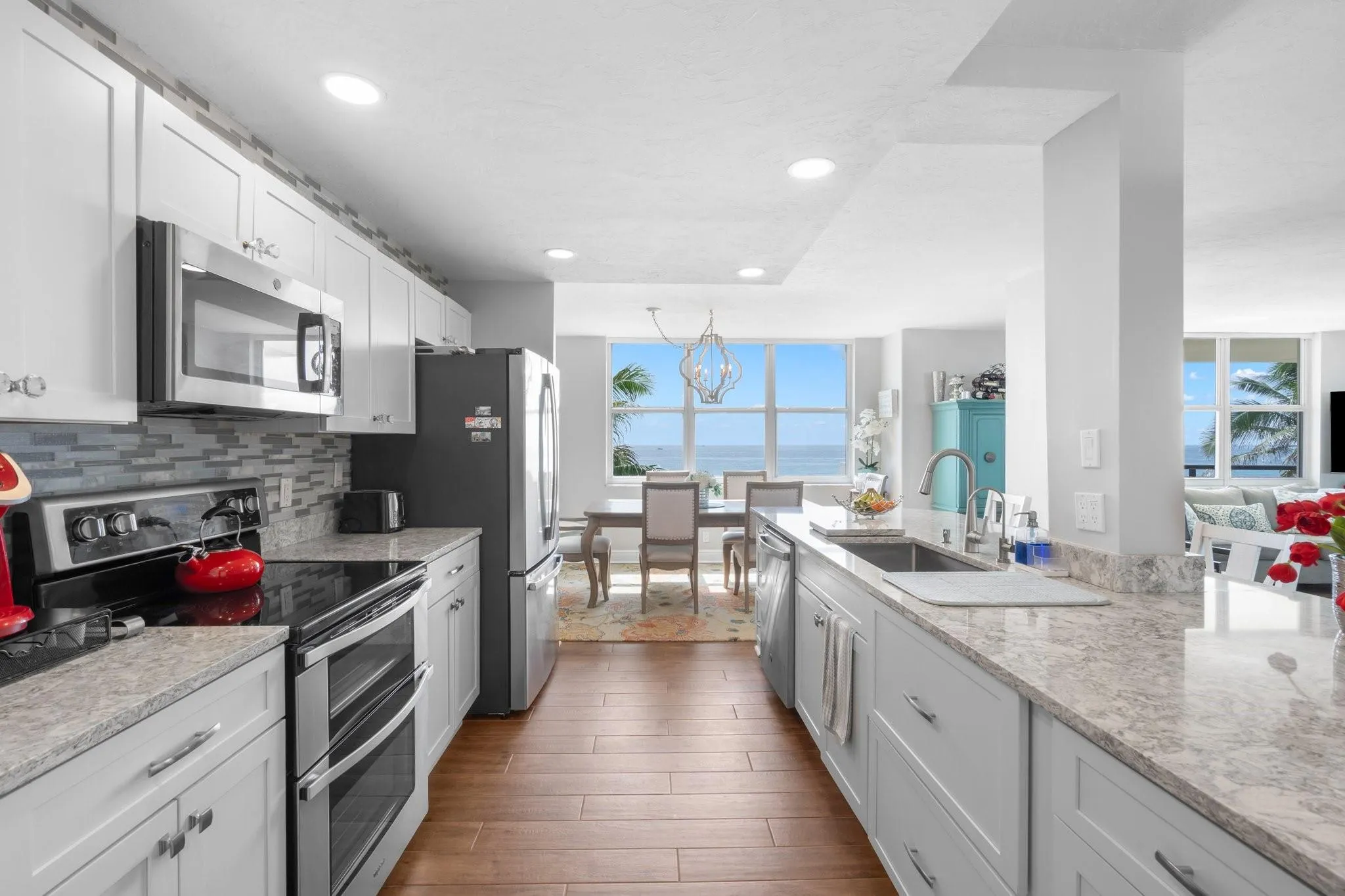 1147 Hillsboro Mile, #214