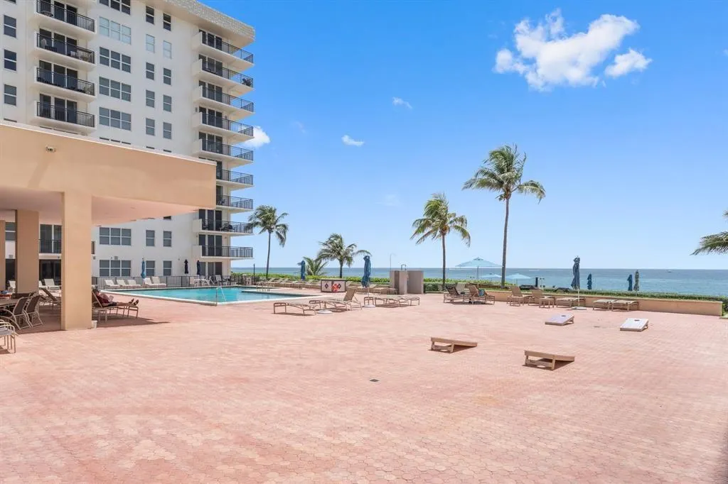 1149 Hillsboro Mile, #309