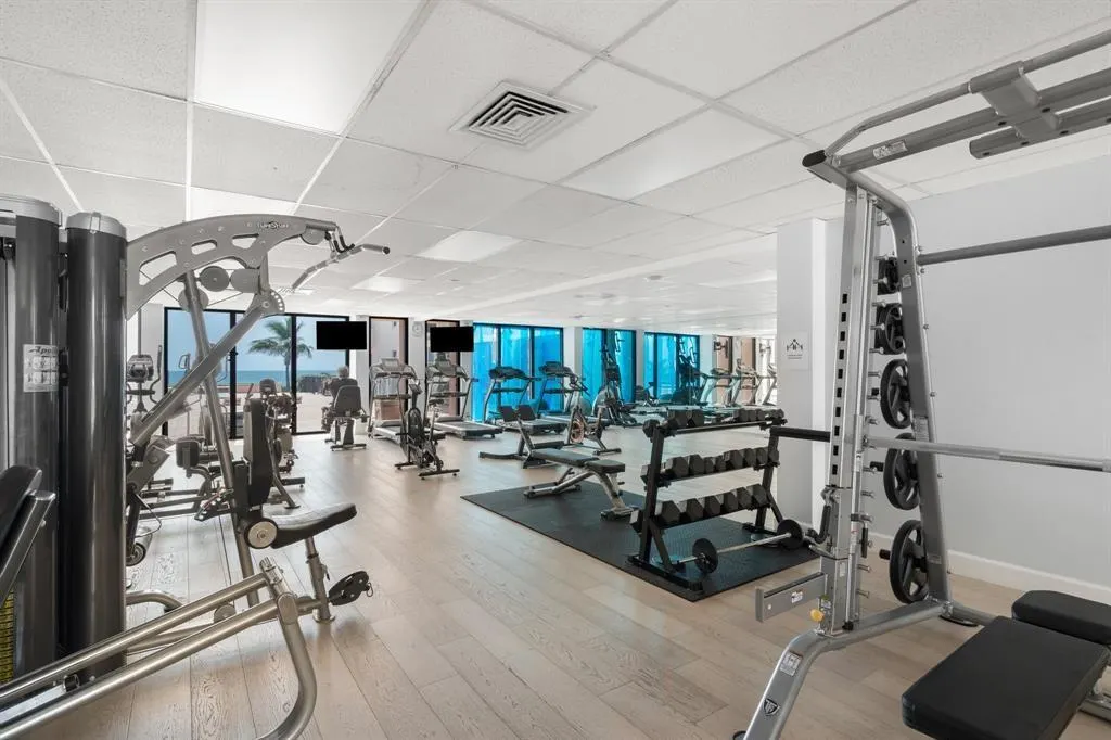 1149 Hillsboro Mile, #309