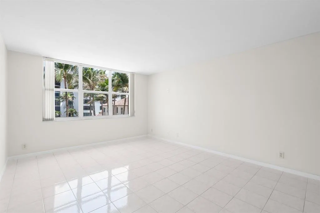 1149 Hillsboro Mile, #309