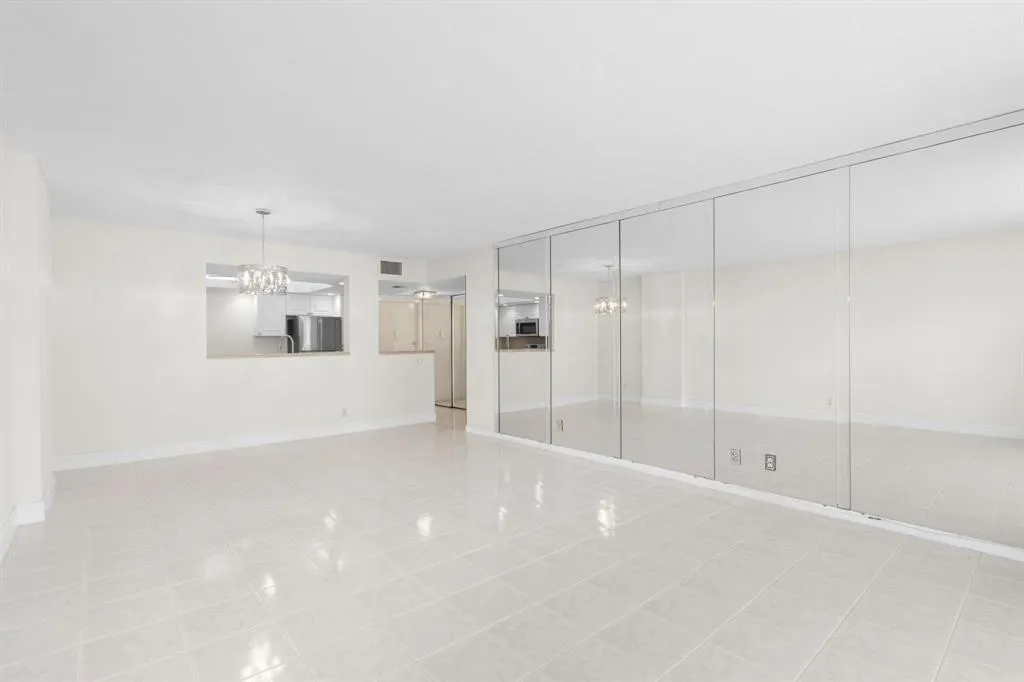 1149 Hillsboro Mile, #309