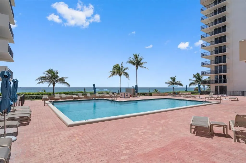 1149 Hillsboro Mile, #309