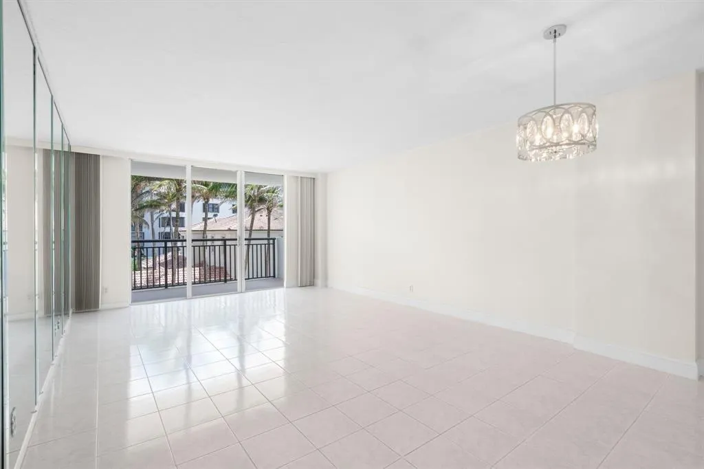 1149 Hillsboro Mile, #309