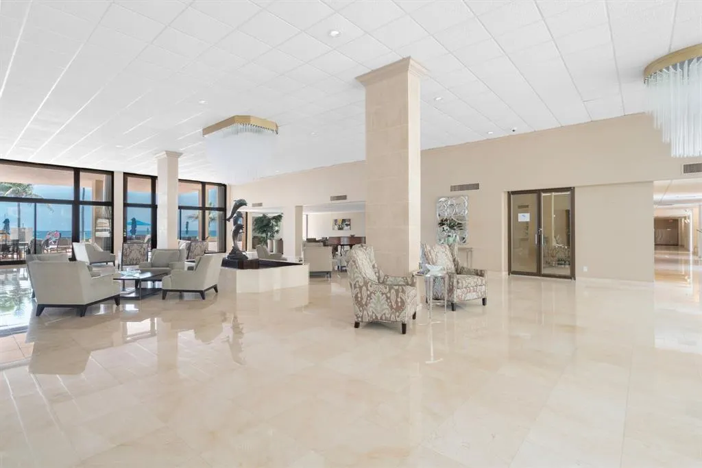 1149 Hillsboro Mile, #309
