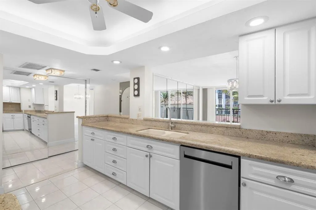 1149 Hillsboro Mile, #309