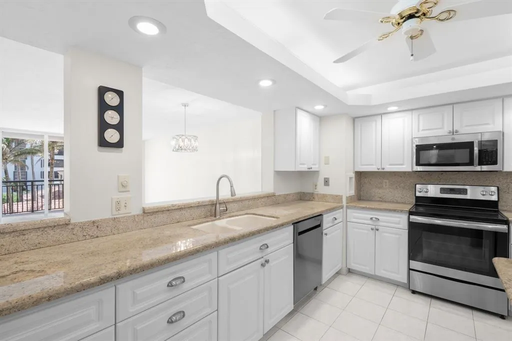 1149 Hillsboro Mile, #309
