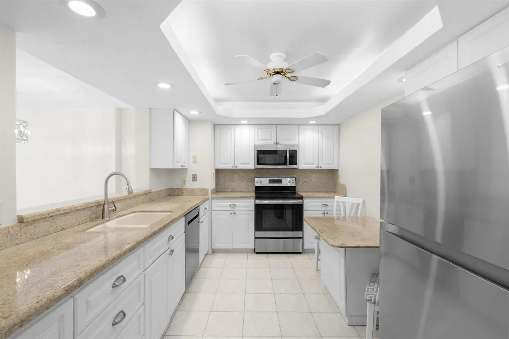 1149 Hillsboro Mile, #309