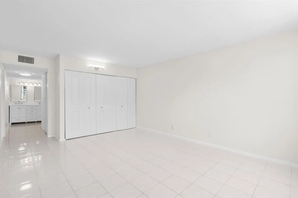 1149 Hillsboro Mile, #309