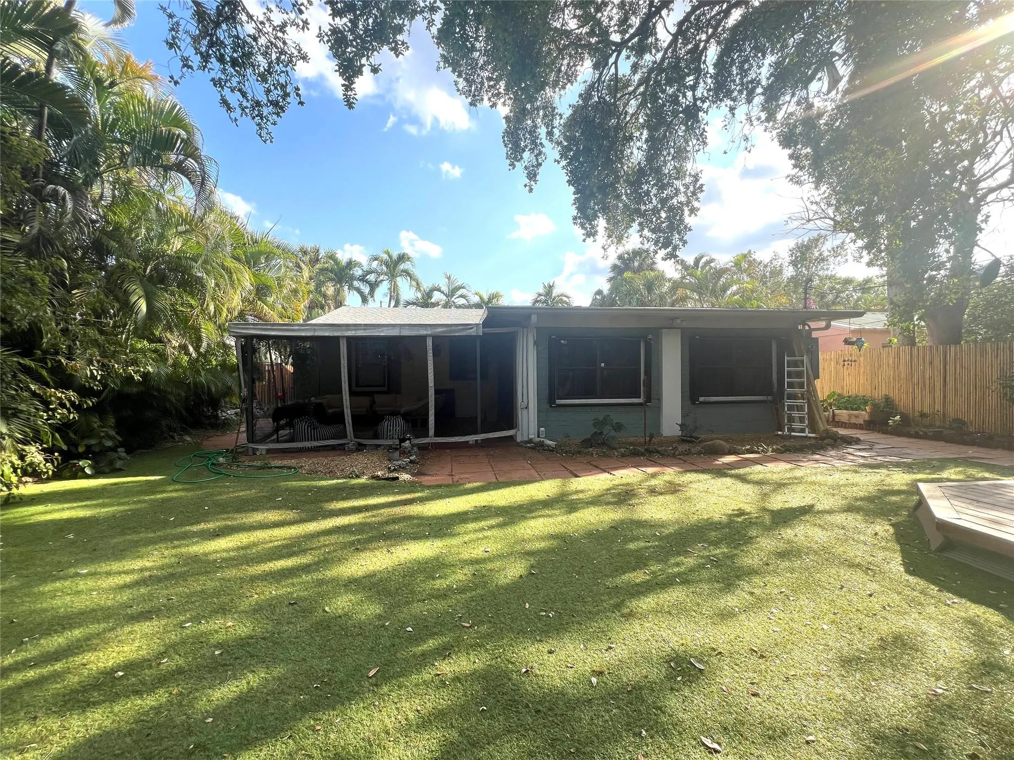 917 SW 18th Ct