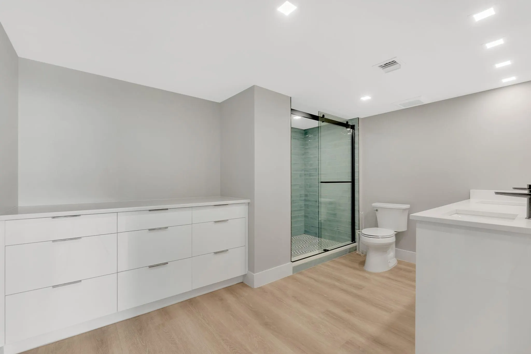 750 N Ocean Blvd, #404
