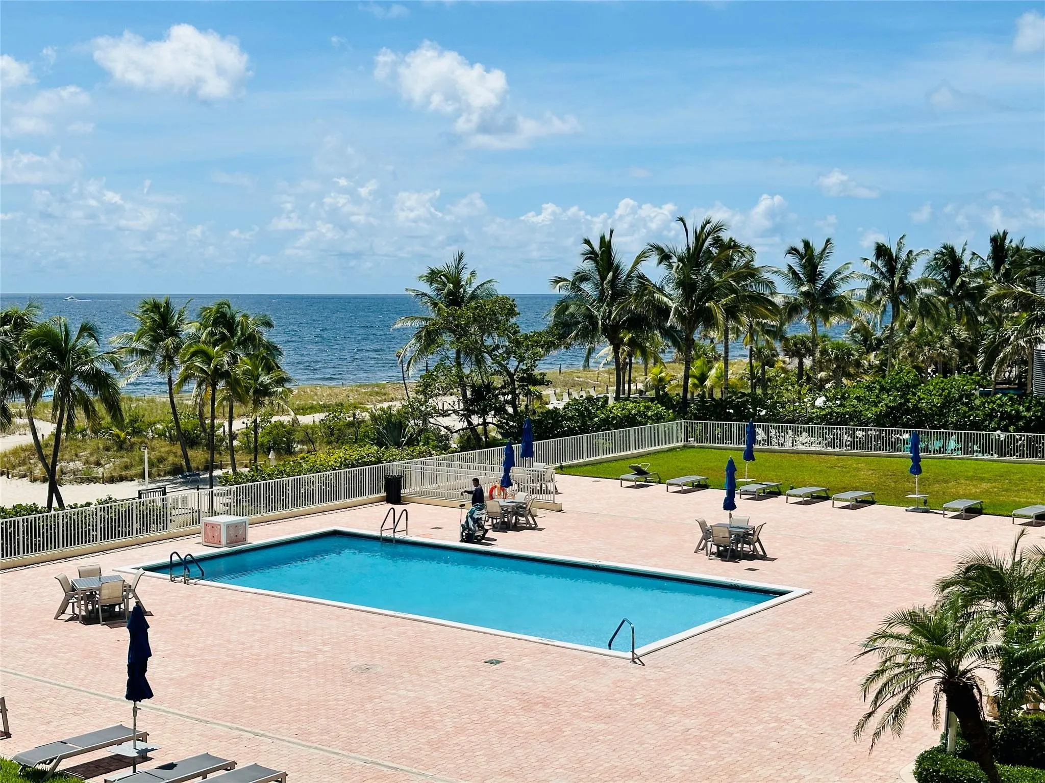 750 N Ocean Blvd, #404